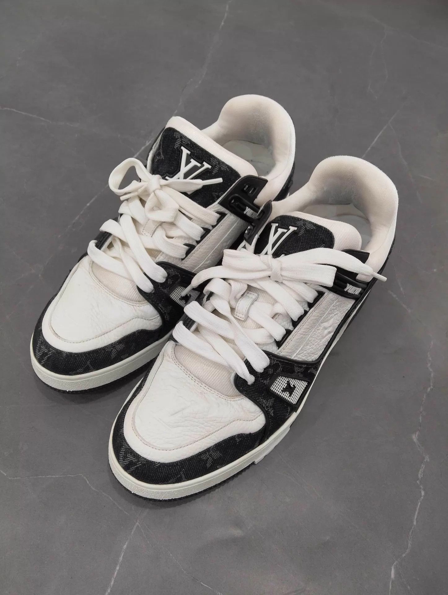 Louis Vuitton Louis Vuitton Trainer Panda 43 Size US 10 / EU 43 - 1 Thumbnail