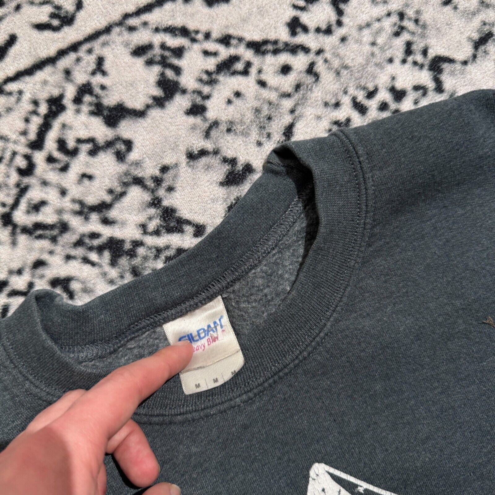 Vintage Vintage Unisex Gray Cotton Crewneck Size S Luxor Casino 90s Size US S / EU 44-46 / 1 - 5 Thumbnail