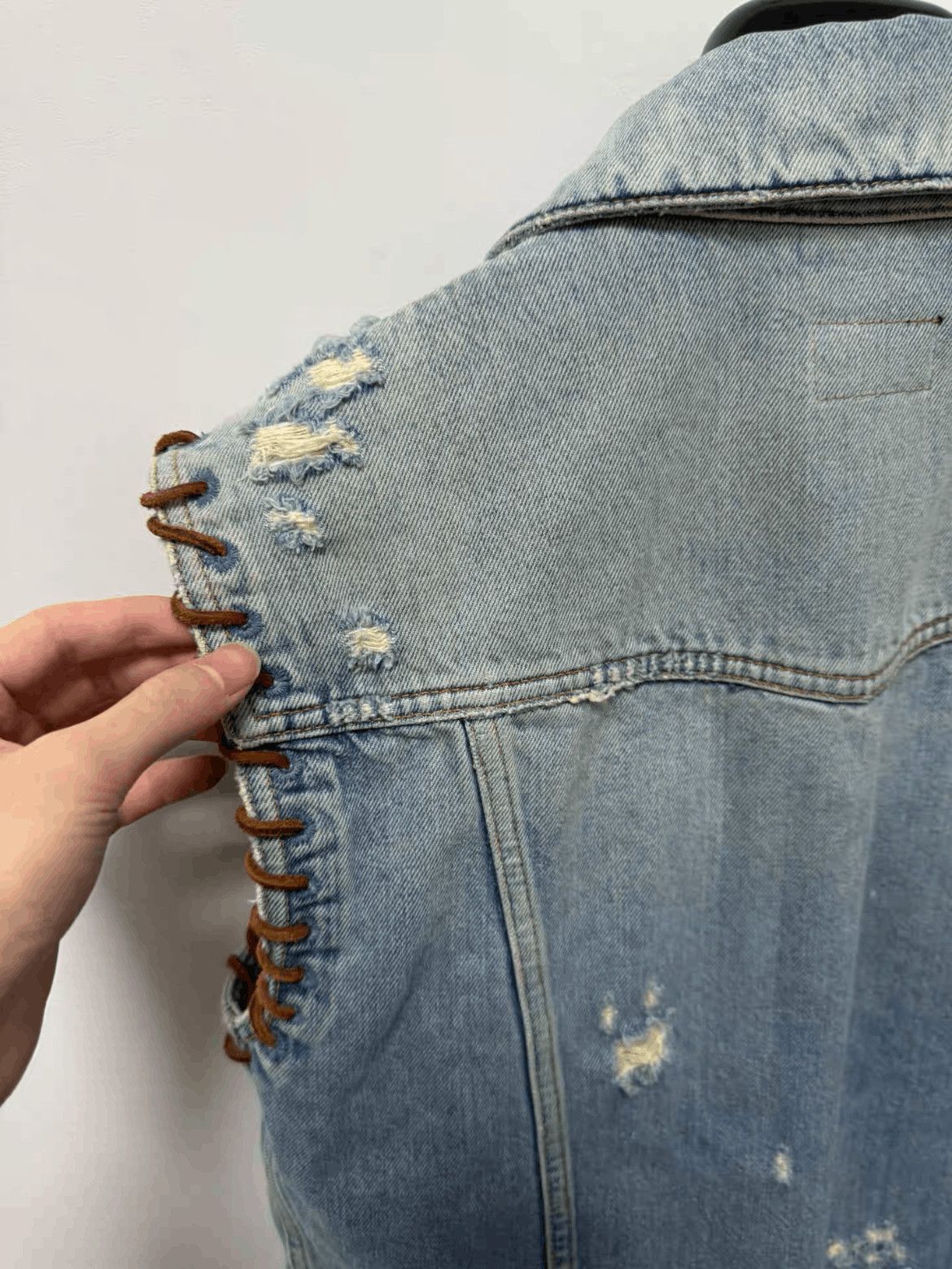 Saint Laurent Paris Saint Laurent Paris 19SS Distressed Sleeveless Denim Jacket Size US XS / EU 42 / 0 - 5 Thumbnail