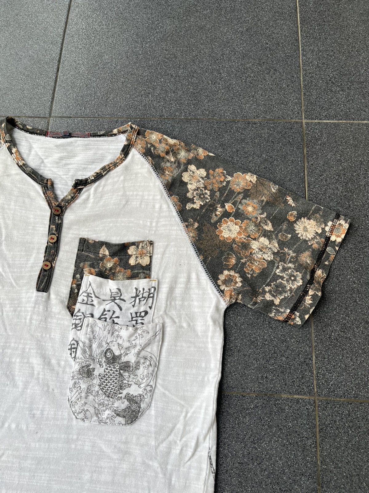 Japanese Brand 🇯🇵Vintage japanese tradisional koi sukajan t-shirt Size US XL / EU 56 / 4 - 4 Thumbnail