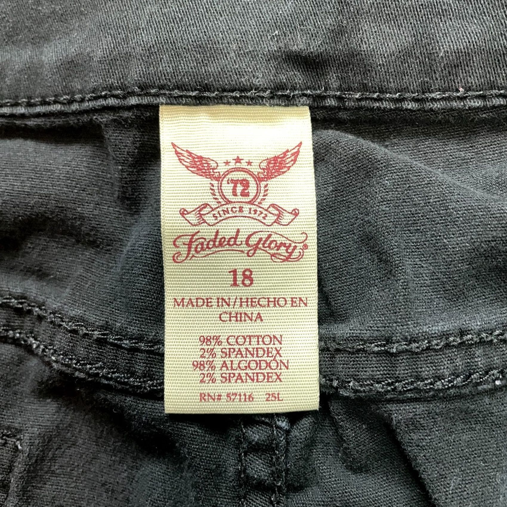 Faded Glory Faded Glory Bermuda Jean Shorts Womens 18 Black Solid Cotton Casual Pockets 4" Jeans Bermuda 18 Womens Black Cotton Denim Pockets 5-Pocket USA 4" Size 27" / US 4 / IT 40 - 3 Thumbnail