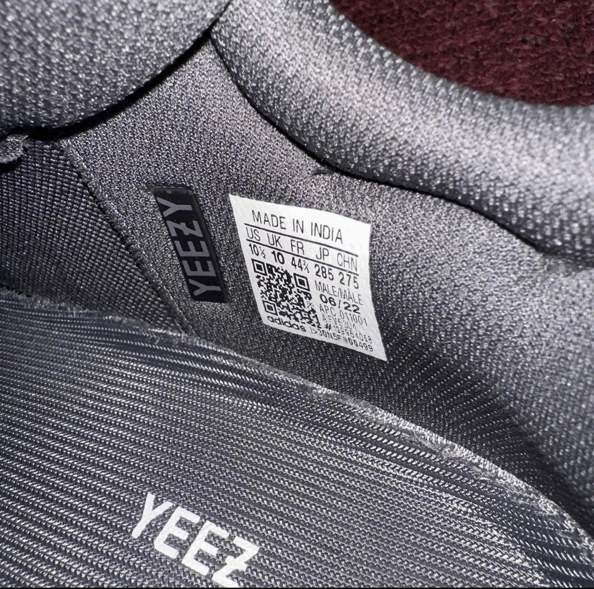 Yeezy Yeezy 700 ‘Utility Black’ 2023 Size US 10.5 / EU 43-44 - 6 Thumbnail