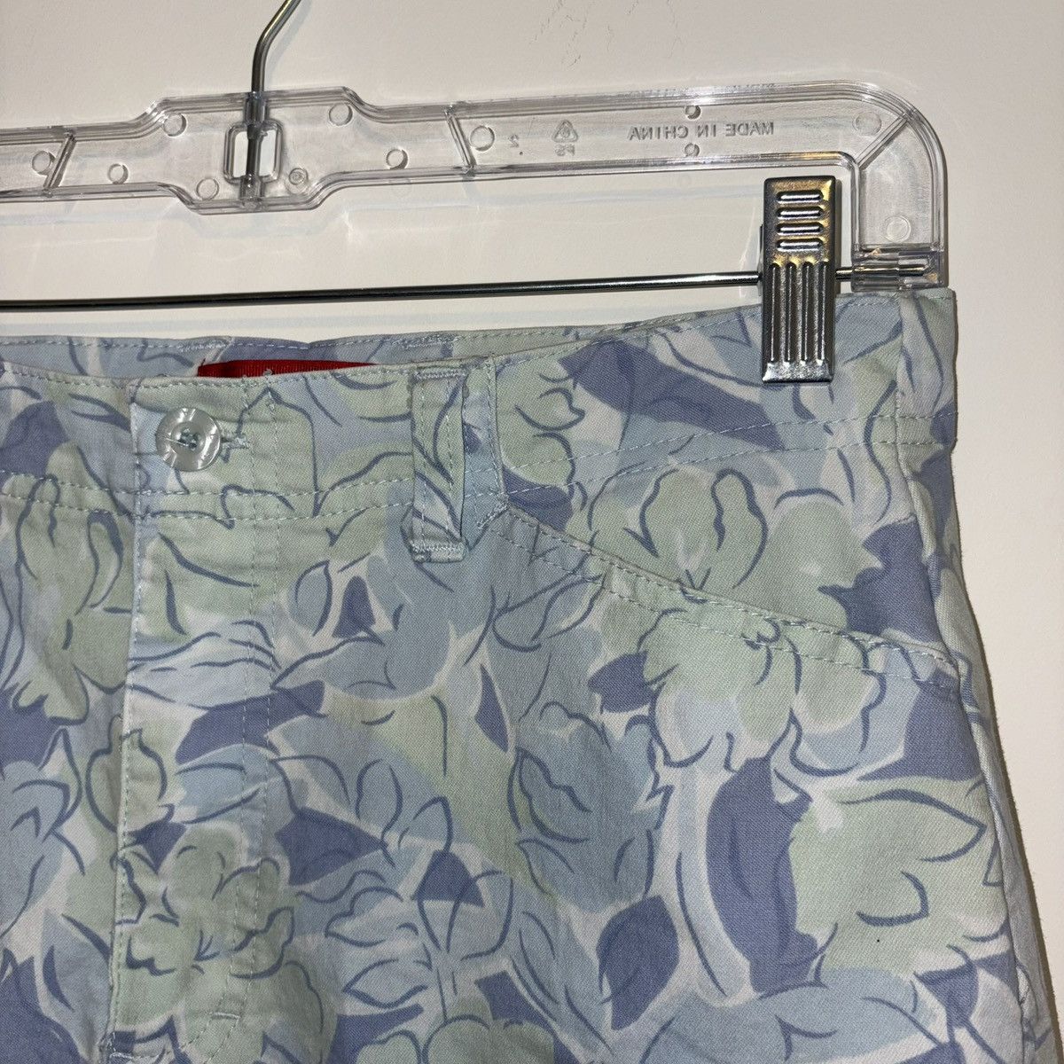 Gloria Vanderbilt Gloria Vanderbilt Pastel Blue & Green Floral Capri Pants Size 28" / US 6 / IT 42 - 3 Thumbnail