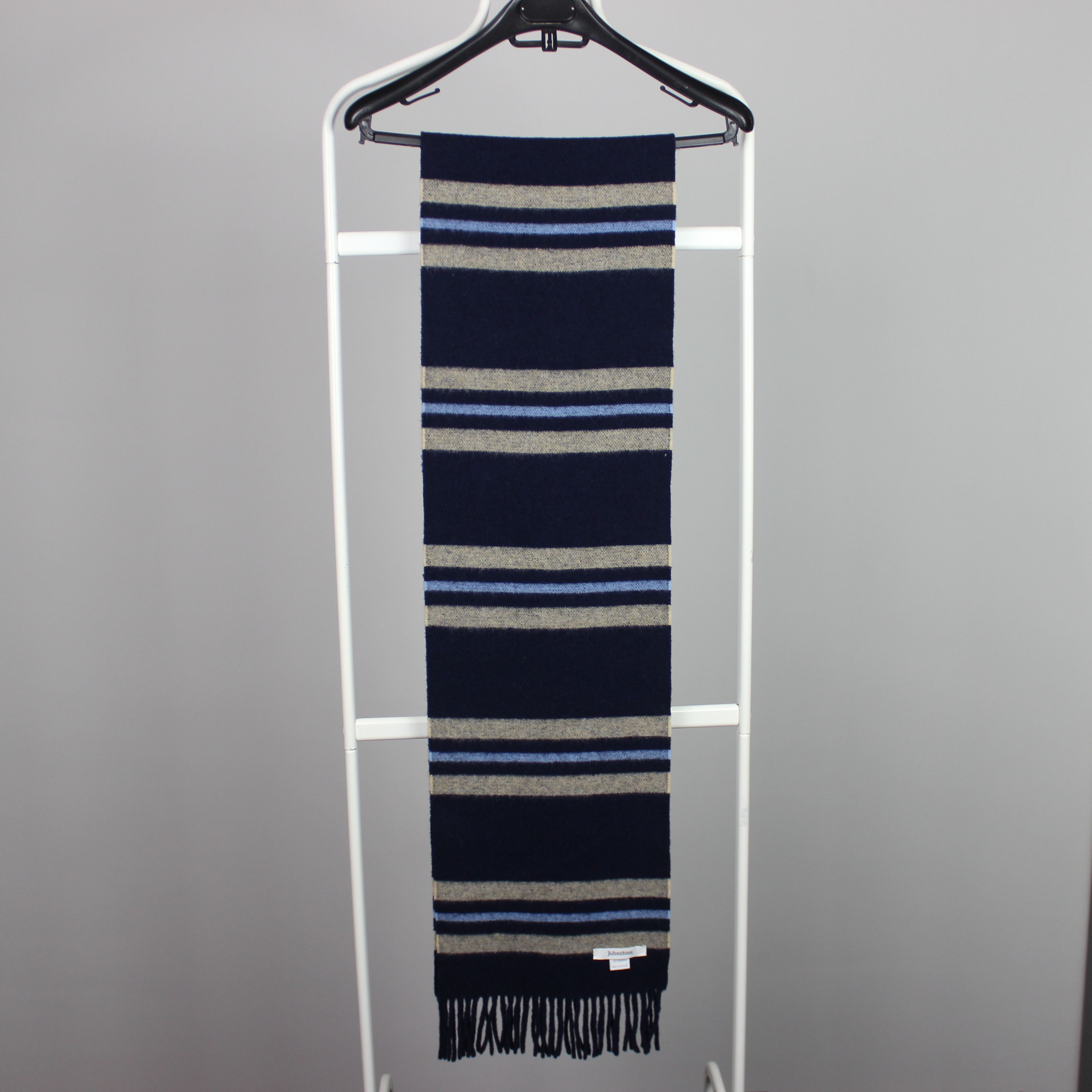 Johnstons Of Elgin Johnstons of elgin scarf Lambswool scotland Size ONE SIZE - 1 Thumbnail