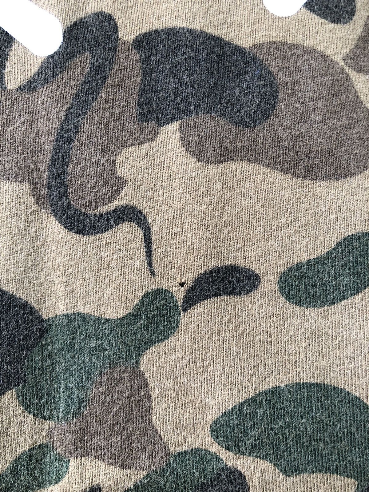 Japanese Brand RARE Vintage Japanese Brands Kaws Camo Tshirt Size US L / EU 52-54 / 3 - 7 Thumbnail