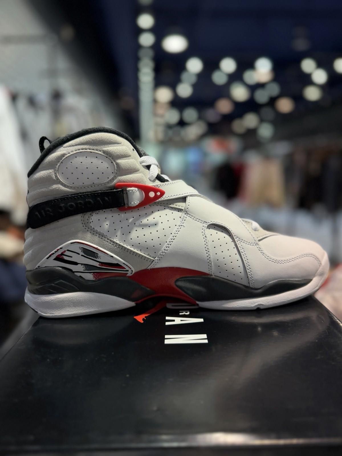 Jordan Brand Nike Air Jordan 8 Retro ‘Bugs Bunny’ (305381-100) 10 New Size US 10 / EU 43 - 7 Thumbnail