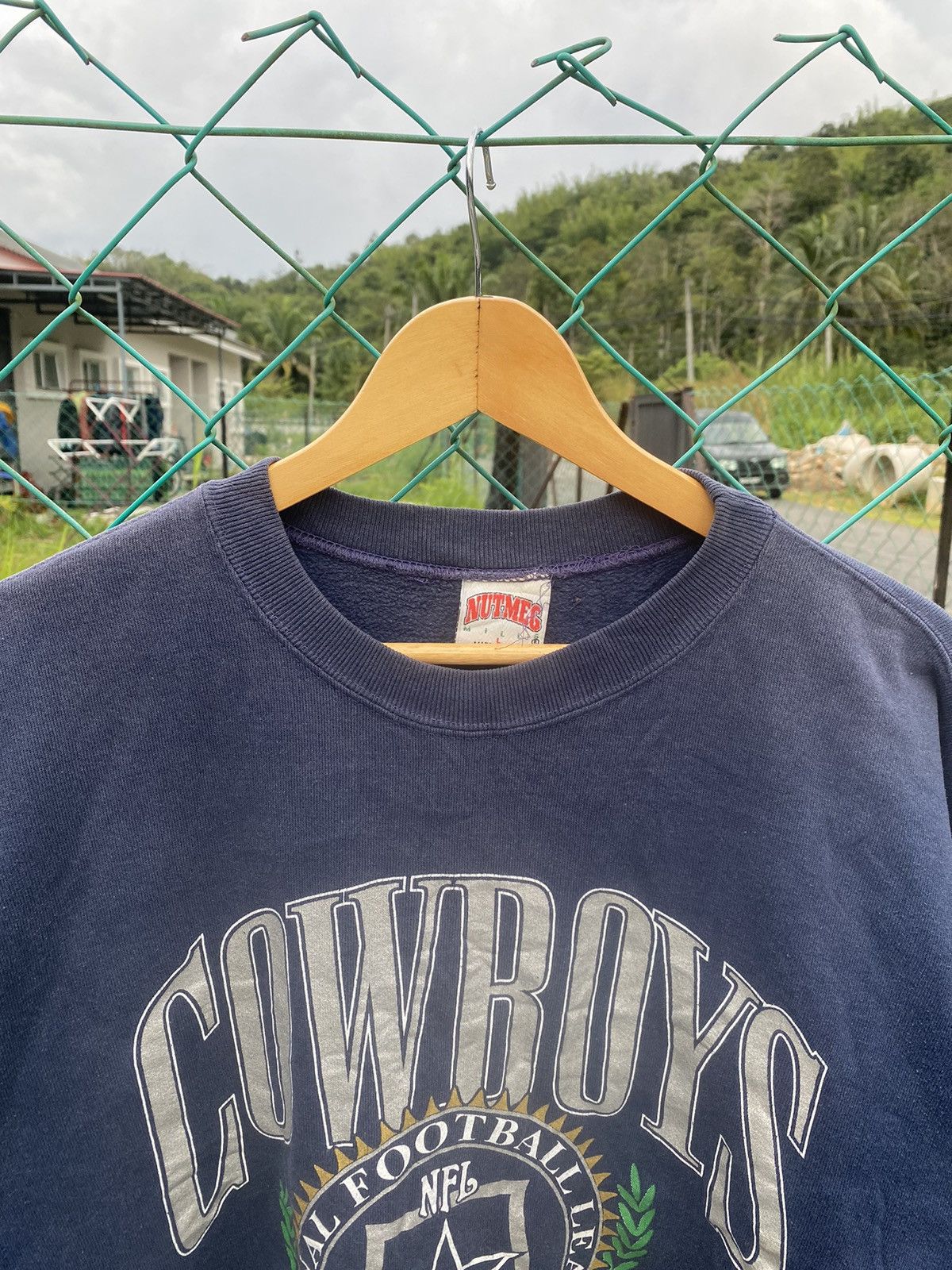 Nutmeg Vintage Nutmeg Mills Dallas Cowboys NFL Sweatshirt Size US L / EU 52-54 / 3 - 3 Thumbnail