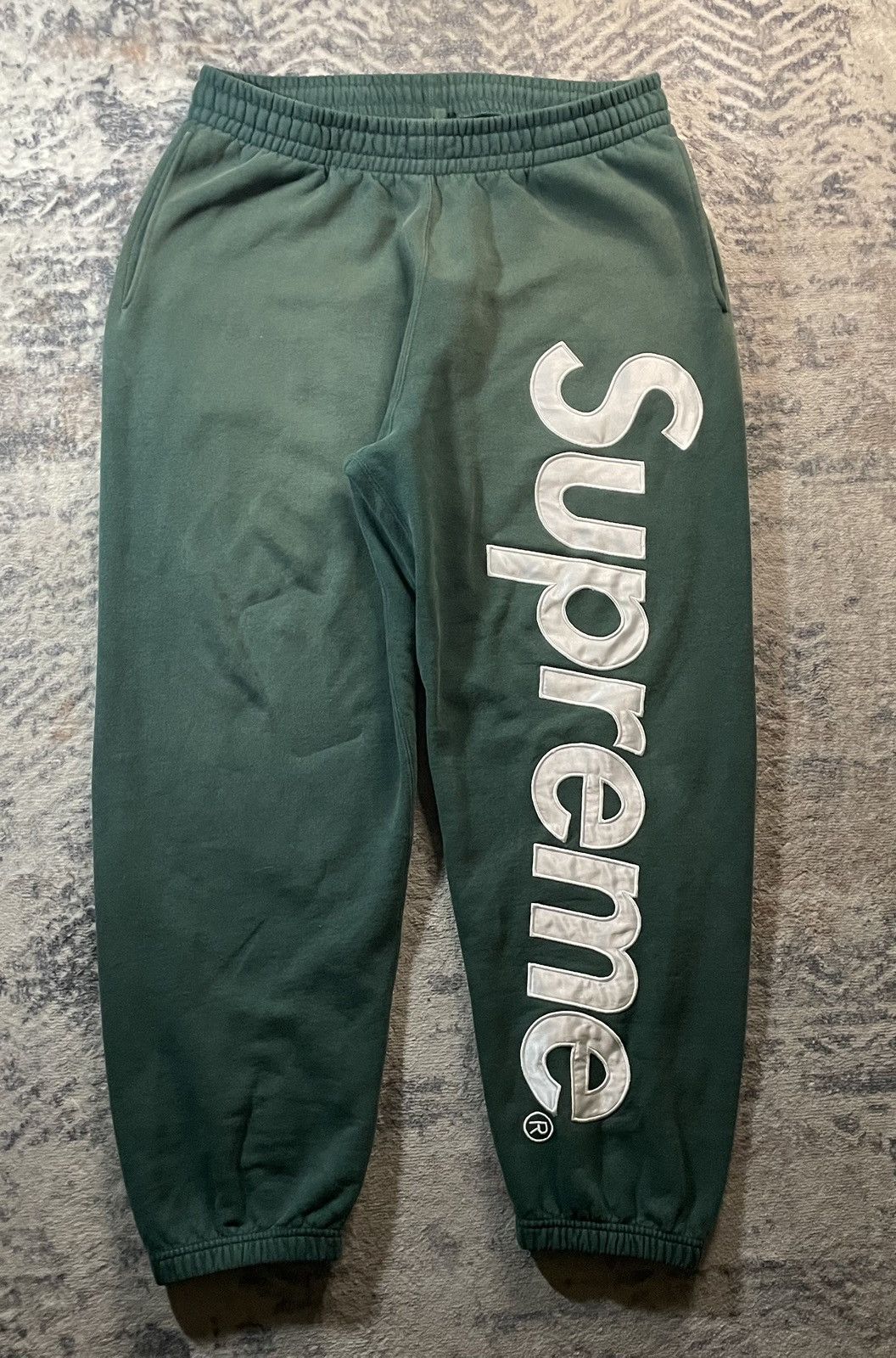 Supreme Supreme Satin Appliqué Sweatpants Size US 34 / EU 50 - 1 Thumbnail
