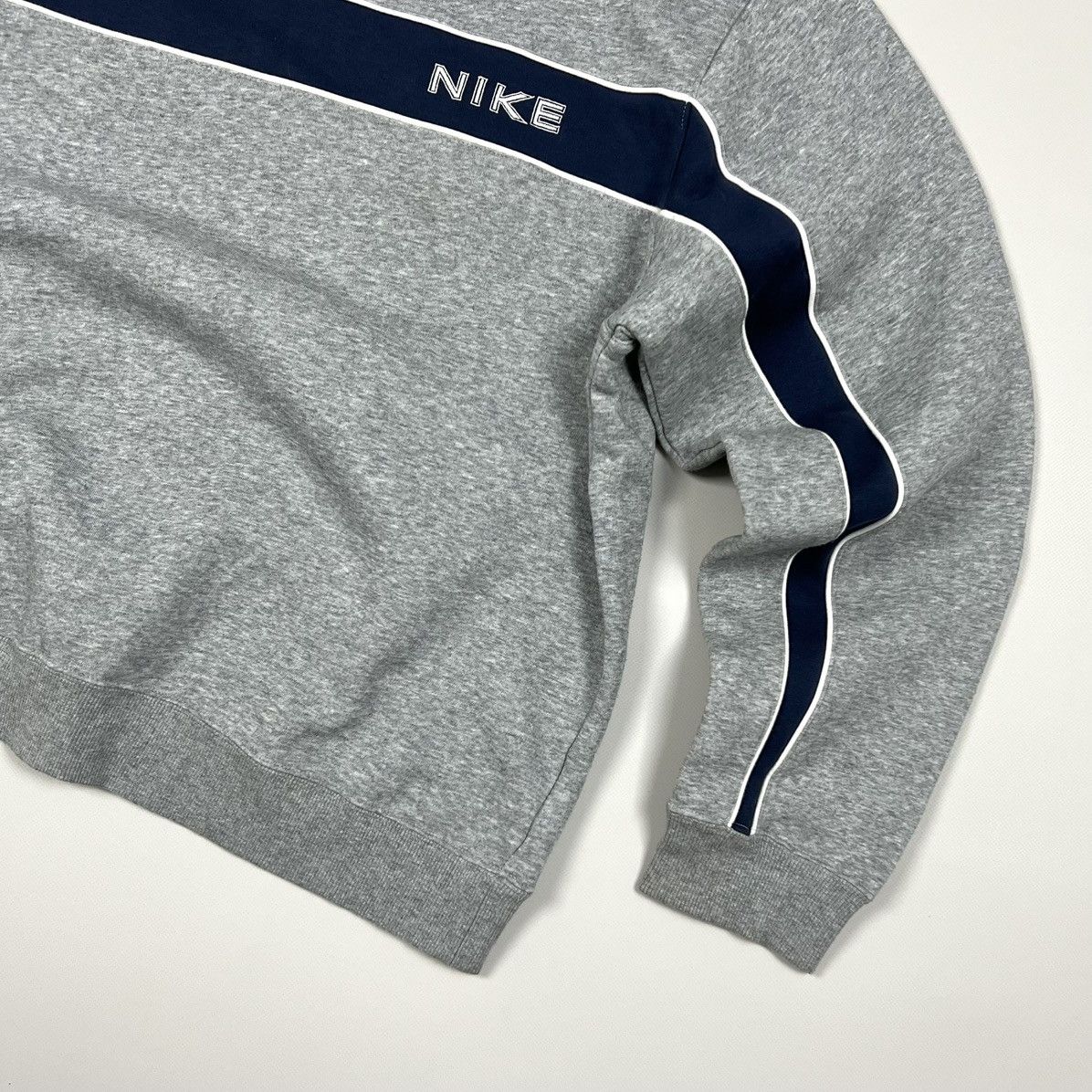 Nike × Vintage Vintage Nike Logo Cotton Grey Sweatshirt Y2k Men’s Size L Size US L / EU 52-54 / 3 - 7 Thumbnail