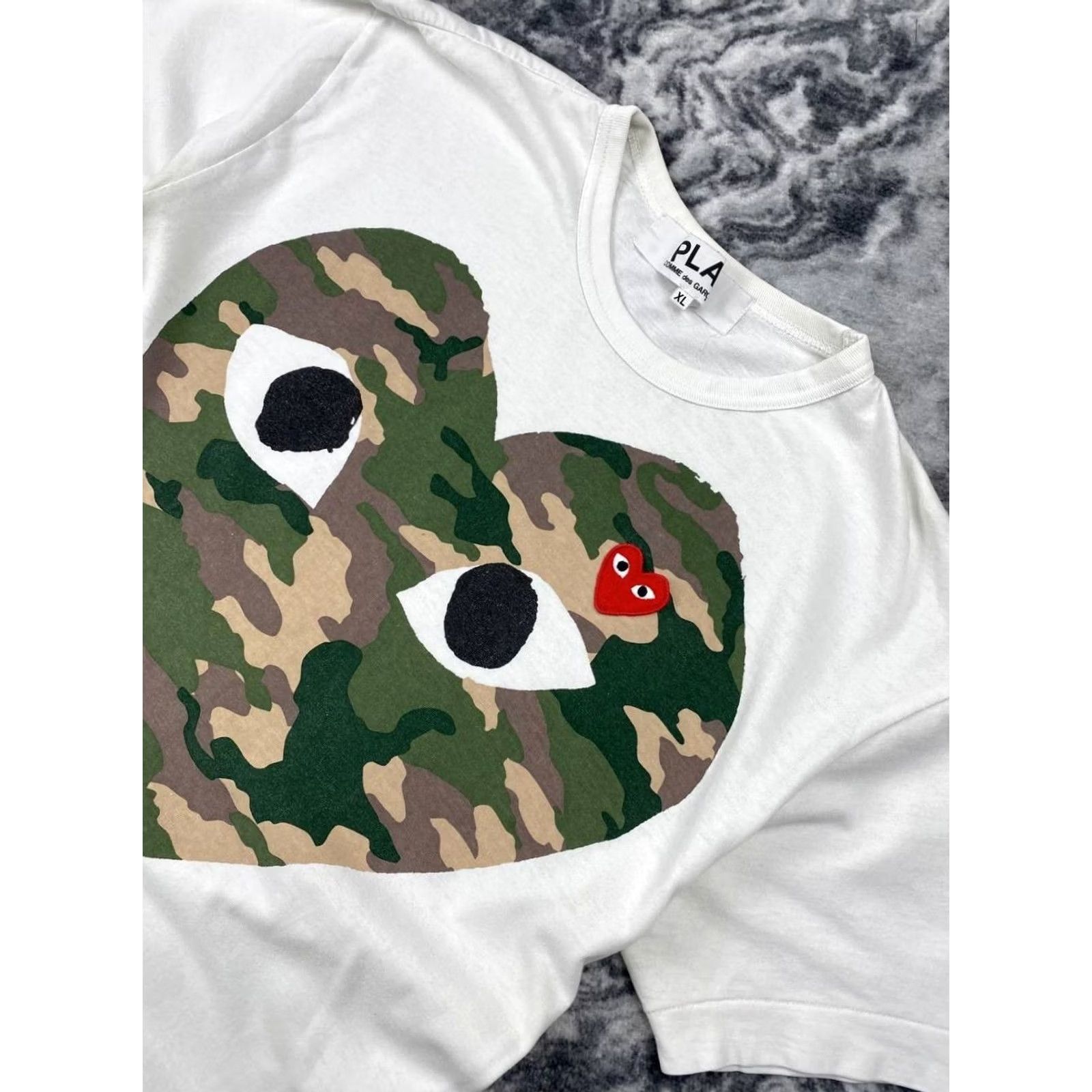 Comme des Garcons Girl Comme Des Garçons Play Camo Heart T-Shirt Men XL White Size US XL / EU 56 / 4 - 2 Thumbnail