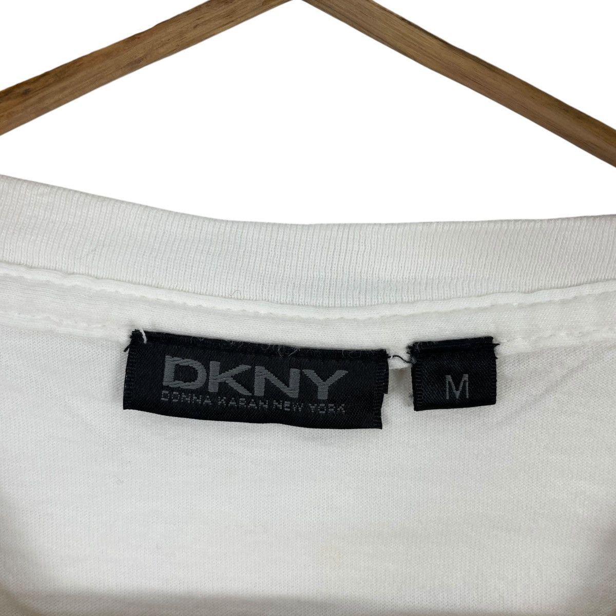 DKNY × Vintage Vintage DKNY Embroider Vneck Tee Shirt Size US M / EU 48-50 / 2 - 4 Thumbnail