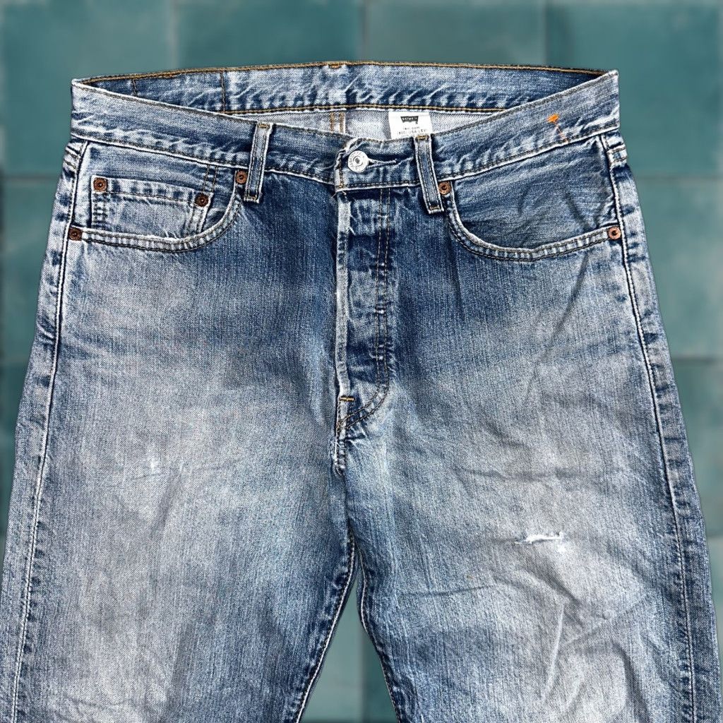 Levi's VINTAGE Levi's 501 Jeans Straight Blue Light Wash 33x34 90s Classic Regular Men Ships? Size US 33 - 1 Thumbnail