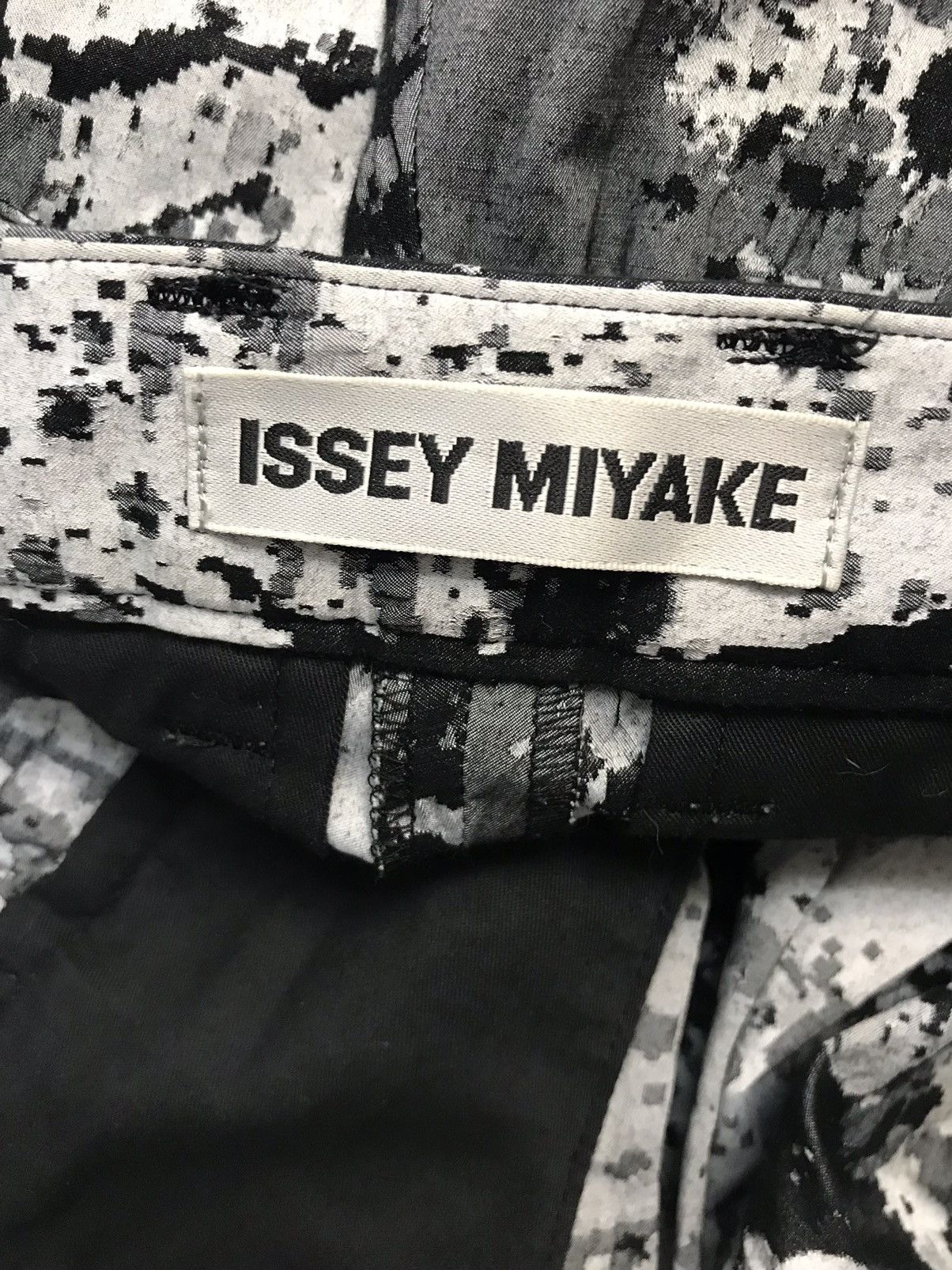 Issey Miyake × Japanese Brand Issey Miyake Gray Shadow Pant Size US 28 / EU 44 - 9 Thumbnail