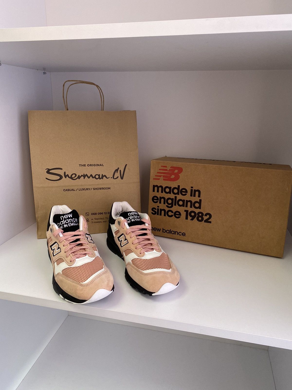 New Balance NEW BALANCE M1530SVS CORAL PINK BLACK MADE IN ENGLAND Size US 9.5 / EU 42-43 - 9 Thumbnail