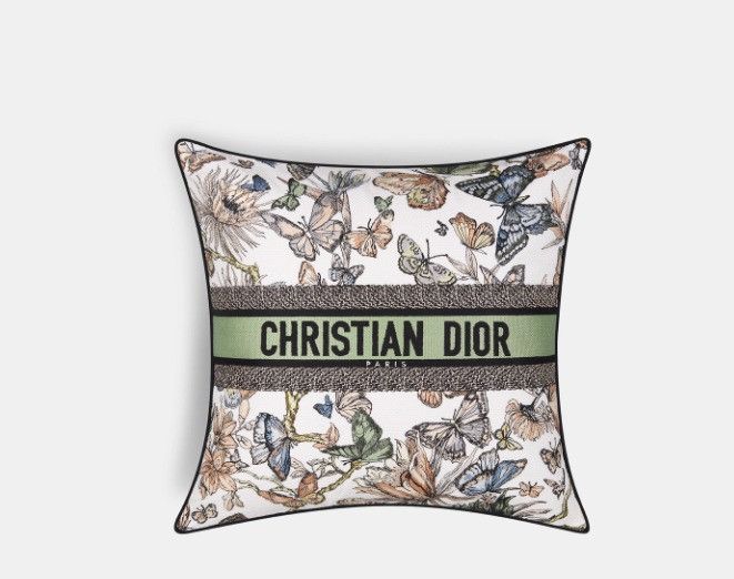 o1w1db10425 HYP02CR Size: OS / Square Pillow in Multicolor