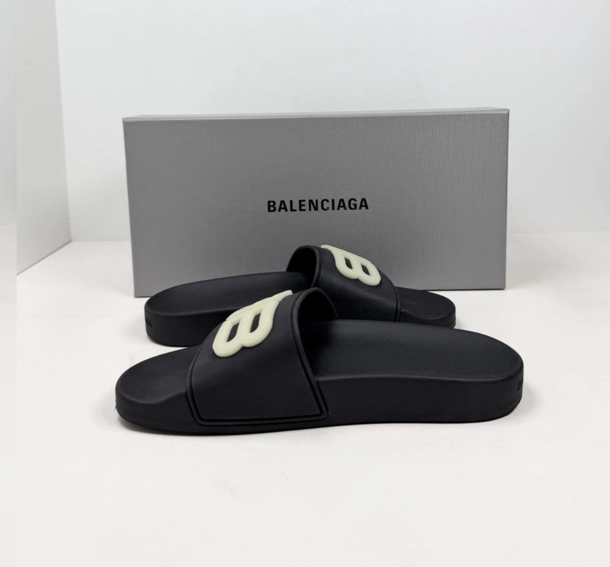 Balenciaga Size 5 Women’s - Balenciaga Pool Slides Black Glow NEW! Size US 5 / IT 35 - 5 Thumbnail