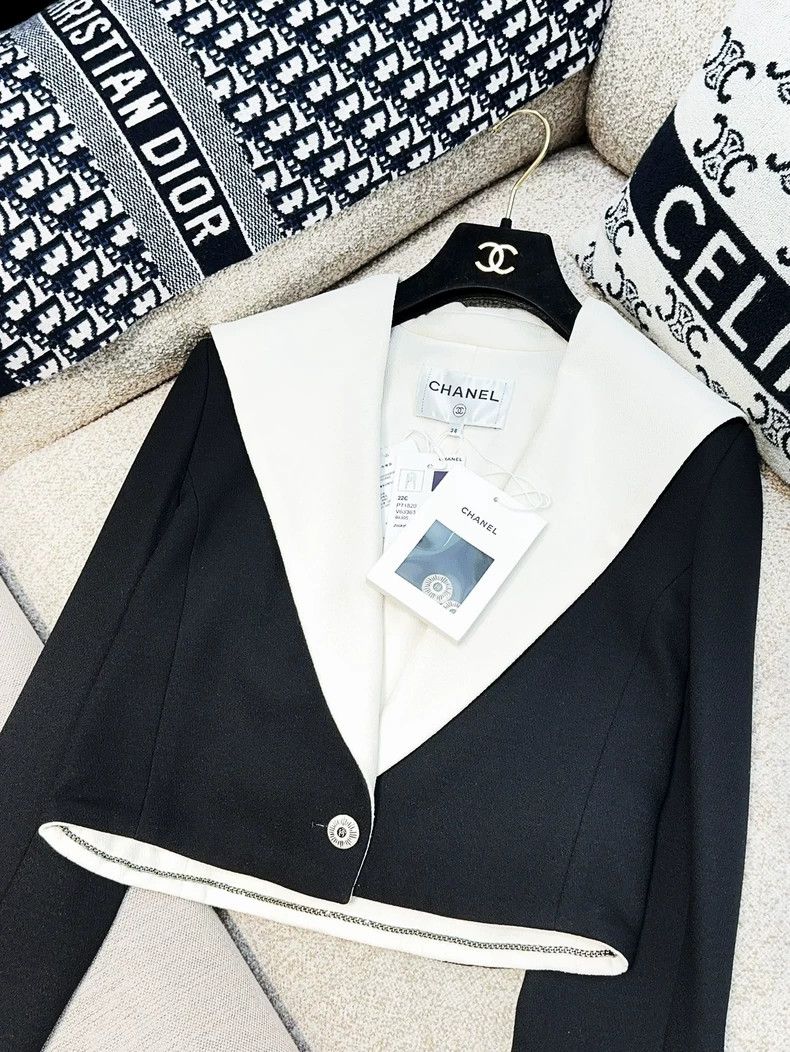 Chanel Chanel 22C black and white lapel short jacket Size XS / US 0-2 / IT 36-38 - 2 Thumbnail