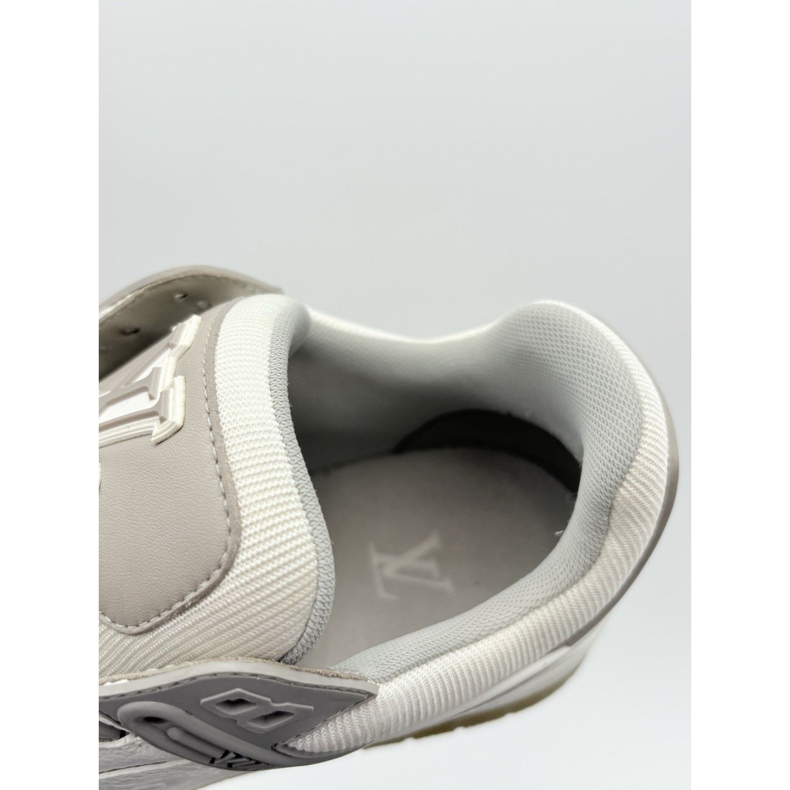 Louis Vuitton Louis Vuitton Trainer ' Grey White ' | GOOD CONDITION! Size US 9 / EU 42 - 6 Thumbnail