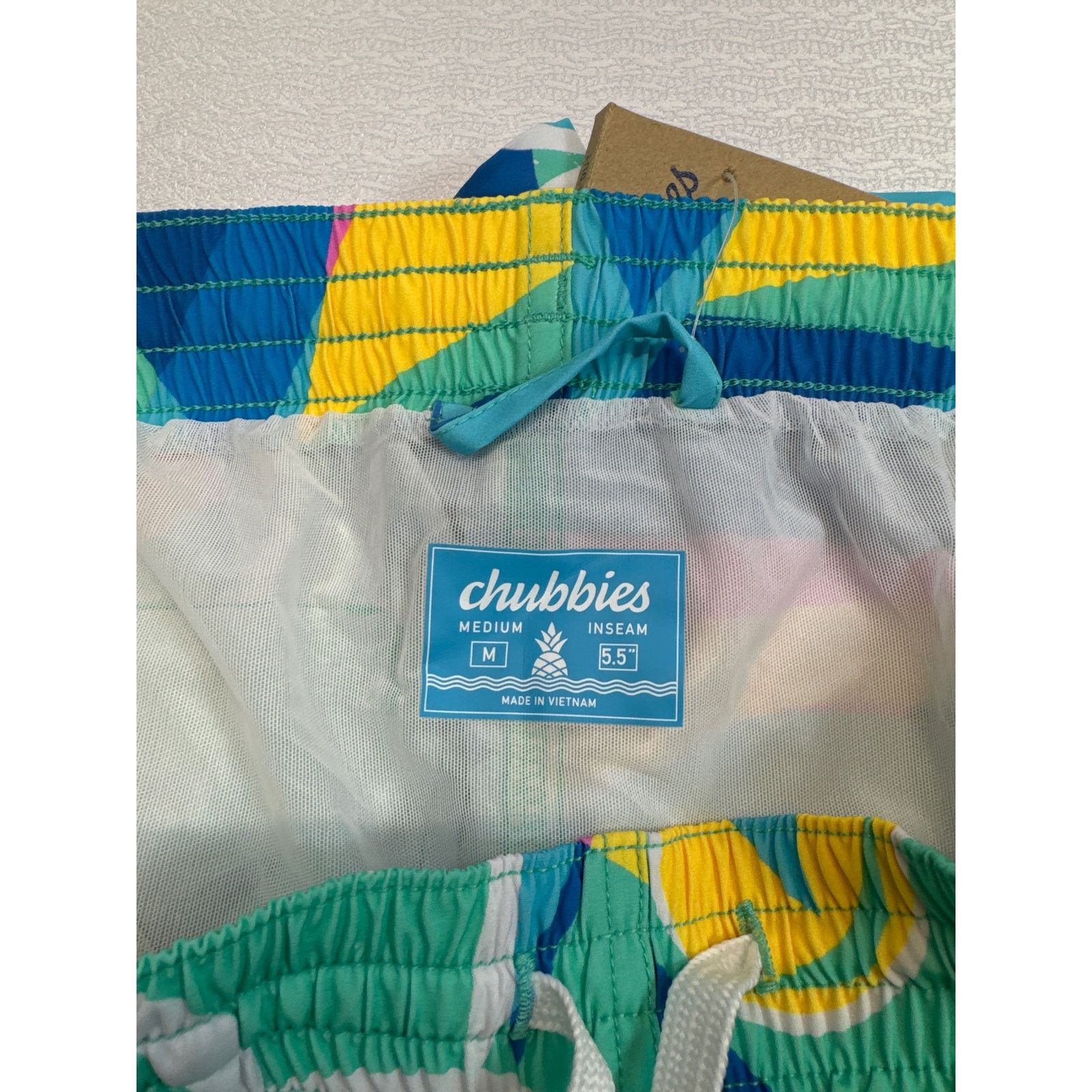 Chubbies Chubbies "Wave Dashers” 5.5” swim trunk men sz M Size US 32 / EU 48 - 7 Thumbnail