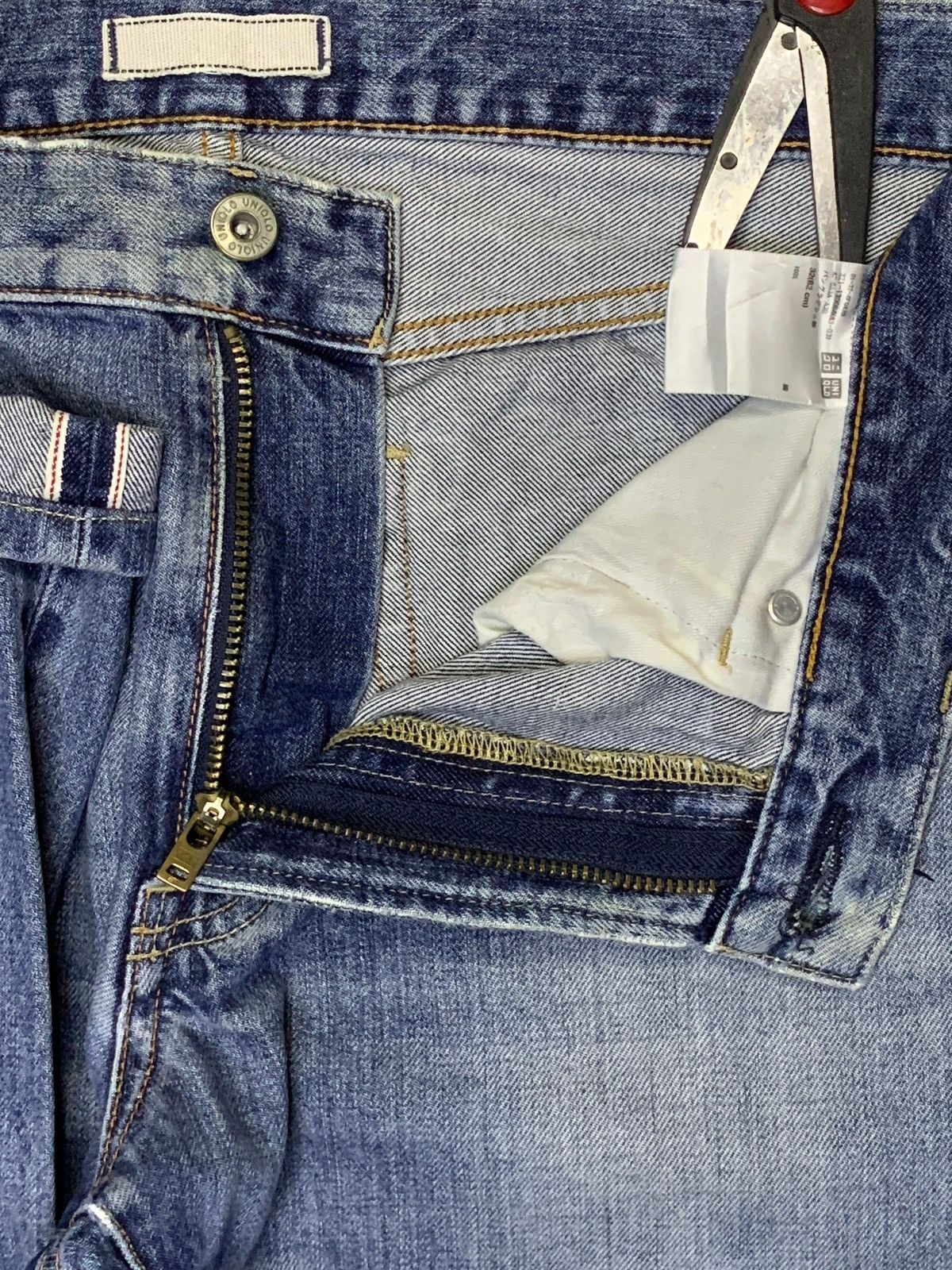 Uniqlo SALES🔥Vintage Uniqlo Selvedge Faded Distress Loose Jeans Size US 33 - 10 Thumbnail