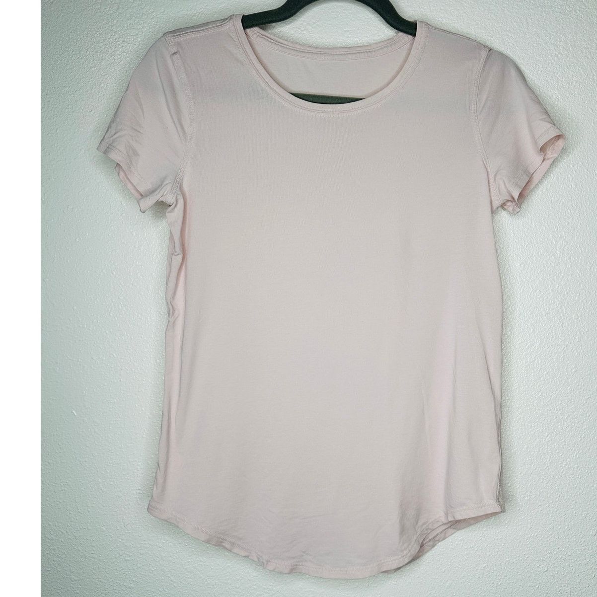 Lululemon Lululemon Pink Short Sleeve Round Neck Curved Hem Tee 6 Size M / US 6-8 / IT 42-44 - 1 Thumbnail