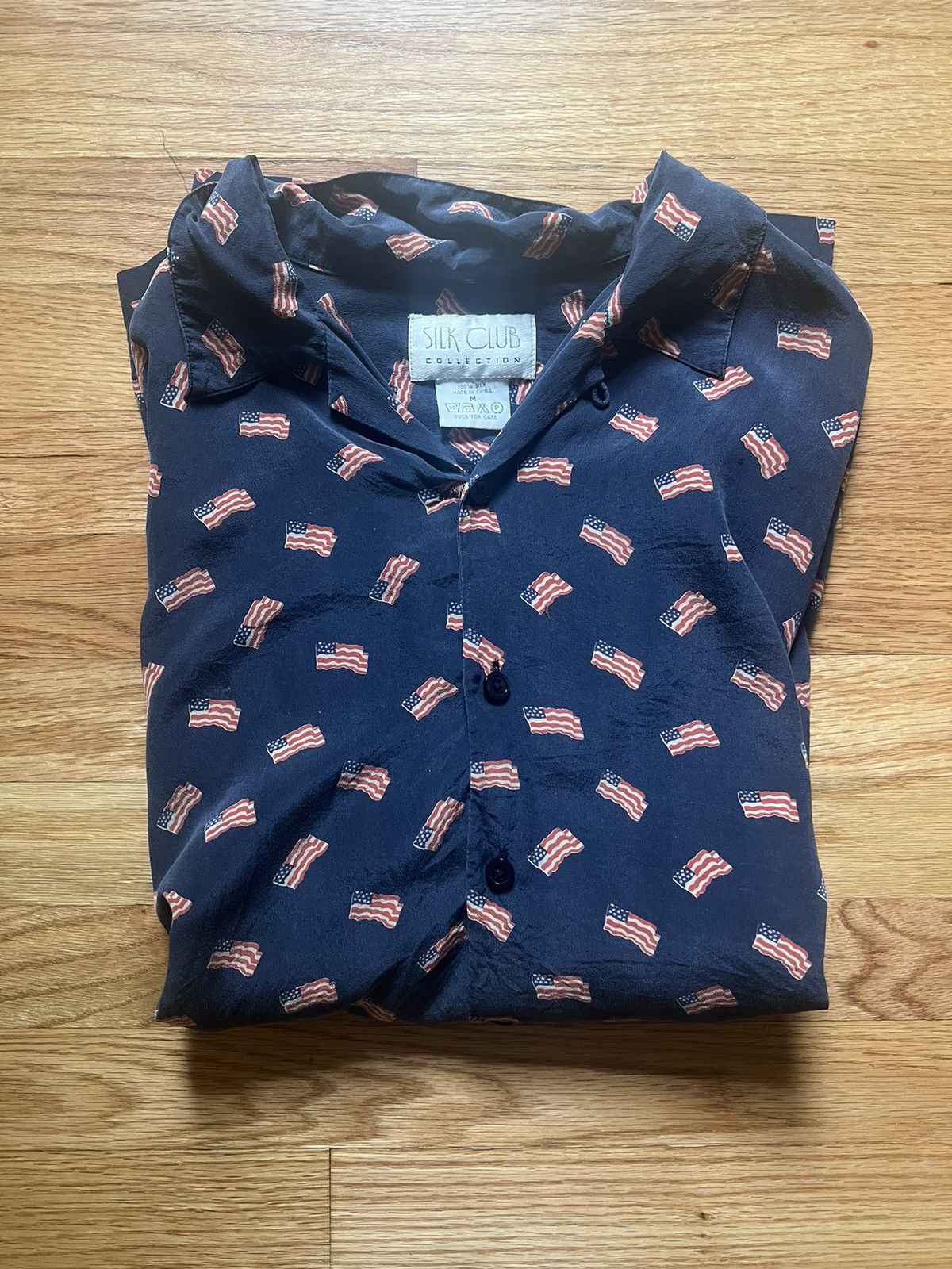 Vintage Vintage 90s Silk Club “USA” Camp Collar Button Up Shirt Size US M / EU 48-50 / 2 - 1 Thumbnail