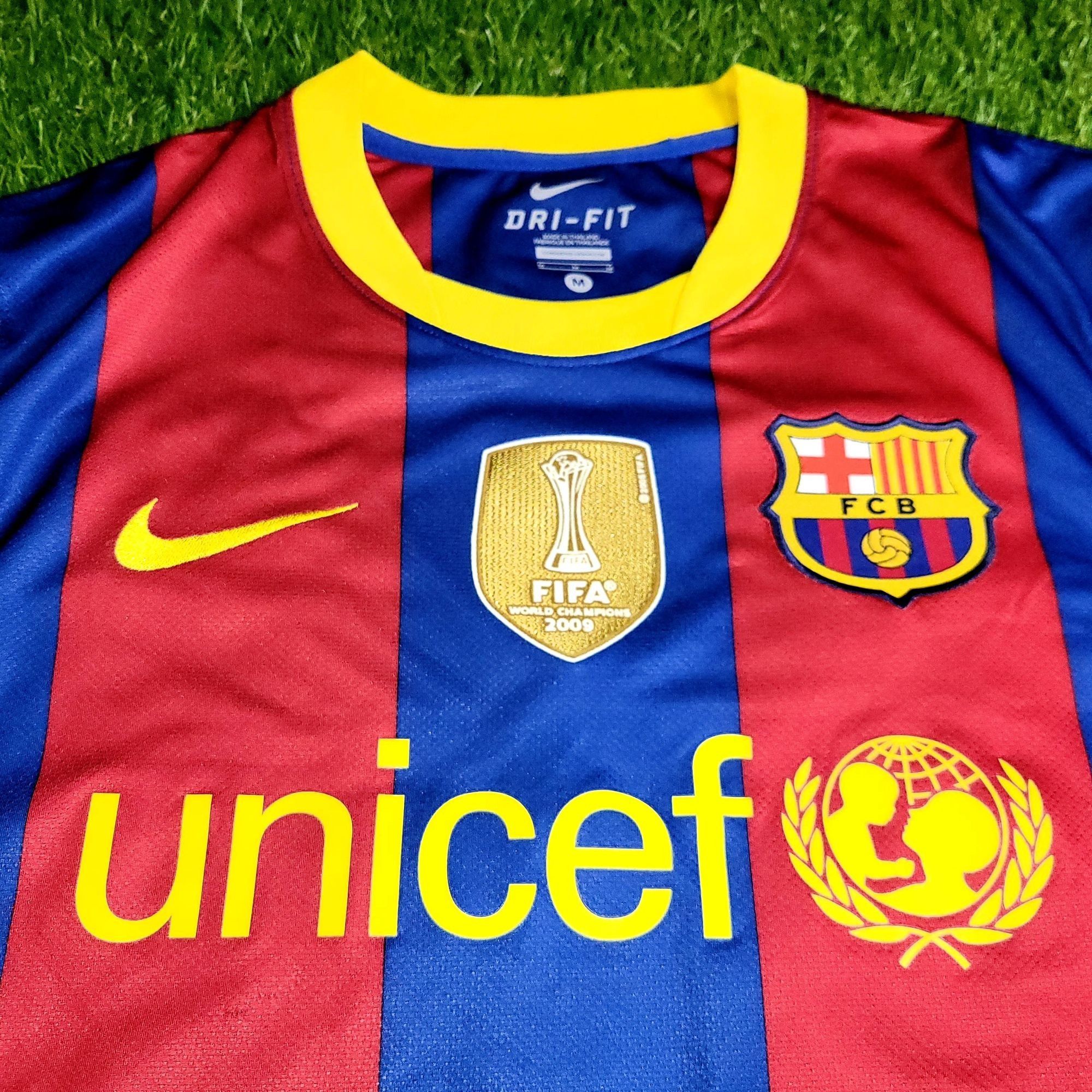 Nike Messi Barcelona 2010 2011 Home Soccer Jersey M Size US M / EU 48-50 / 2 - 4 Thumbnail