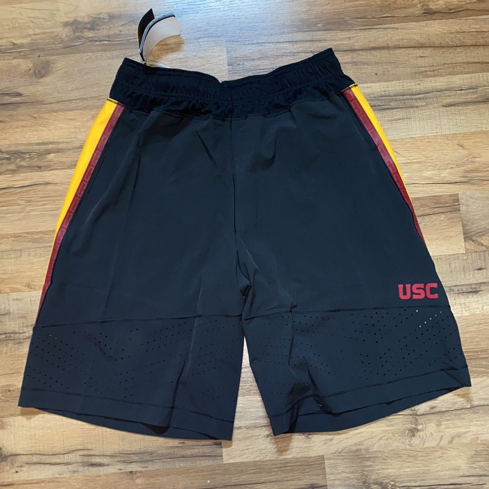 Nike 2014 Nike USC shorts Size US 32 / EU 48 - 7 Thumbnail