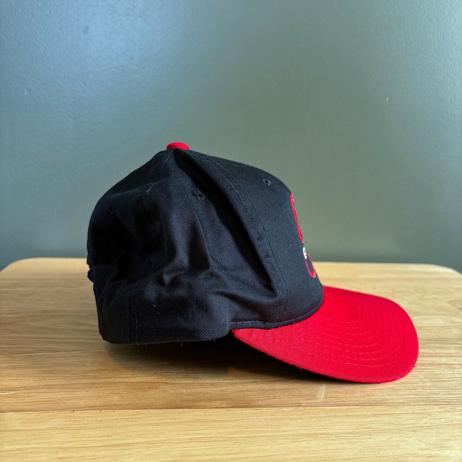 Vintage VTG Garth Brooks Country Music Tour Red Black SnapBack Hat Size ONE SIZE - 3 Thumbnail