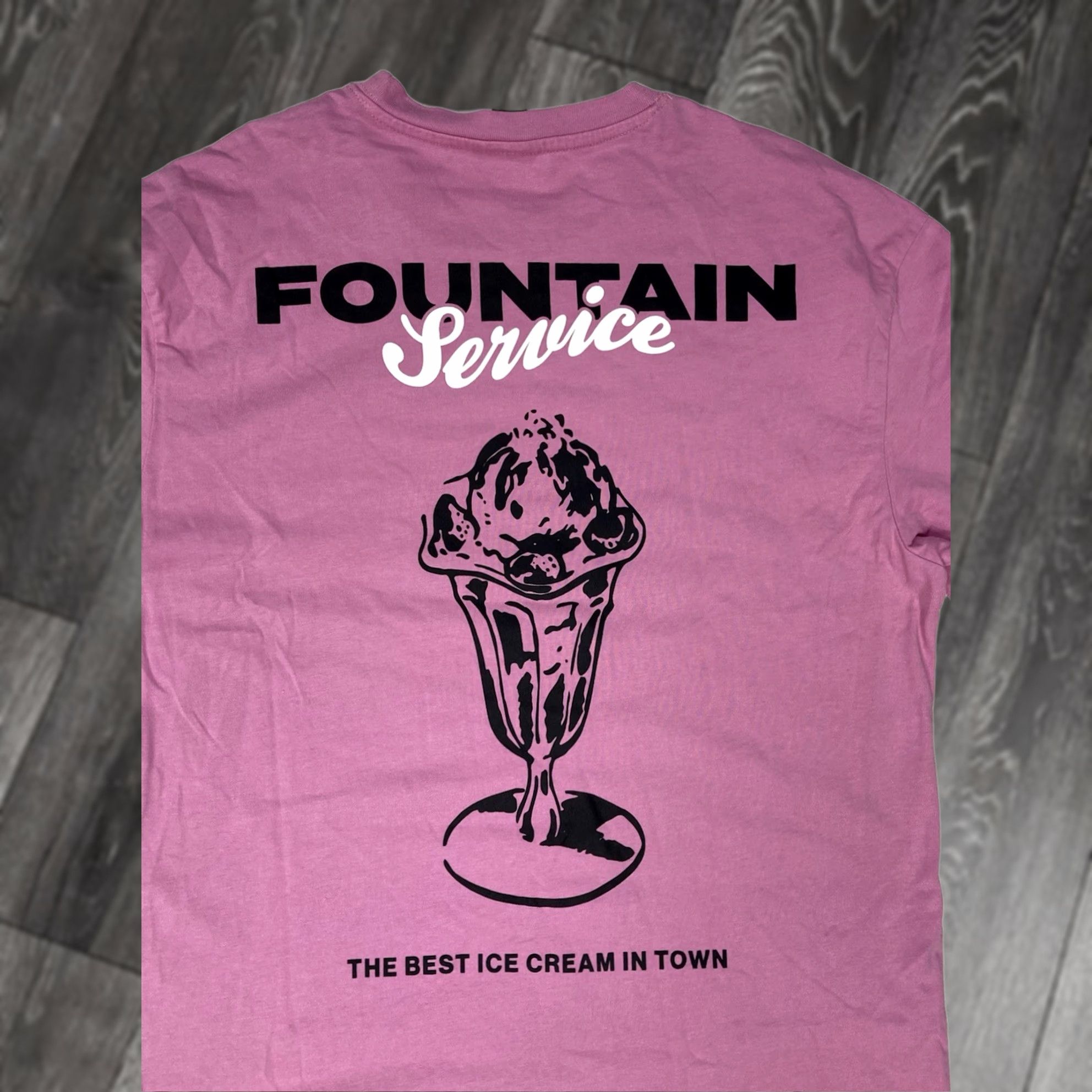 H&M VINTAGE H&M Best Ice Cream In Town Fountain Service Graphic T-shirt Men Medium Pink Size US M / EU 48-50 / 2 - 1 Thumbnail