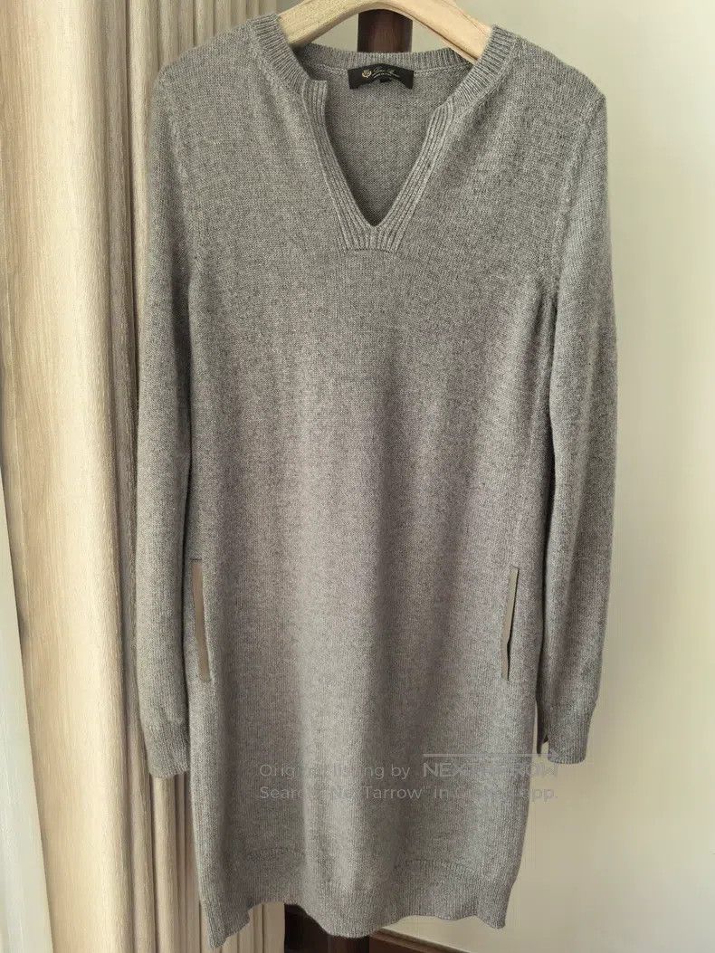 Loro Piana Medium-length sweater with side pockets and lea