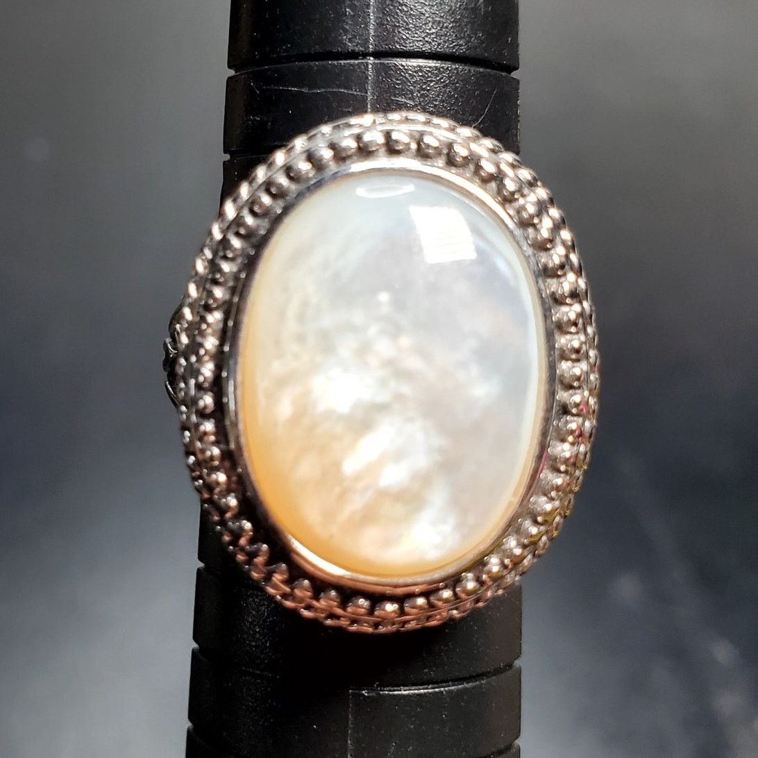 Other Silver Tone Rope Mother of Pearl Oval Statement Ring Sz 9 Size ONE SIZE - 1 Thumbnail