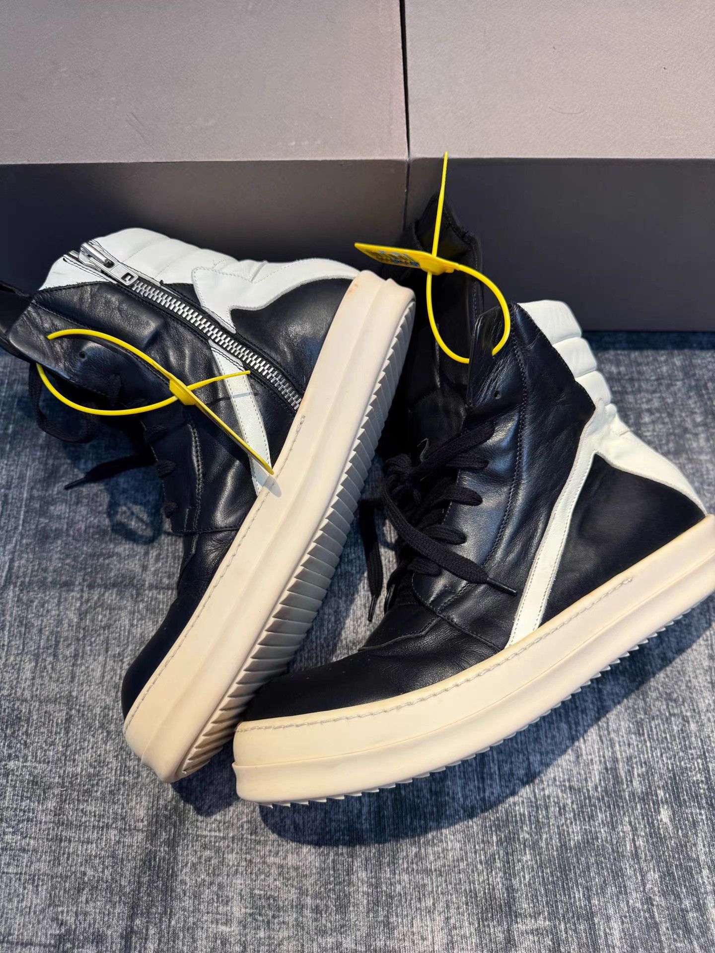 Rick Owens Rick Owens Mainline Triangle Sneakers Size US 10.5 / EU 43-44 - 2 Thumbnail