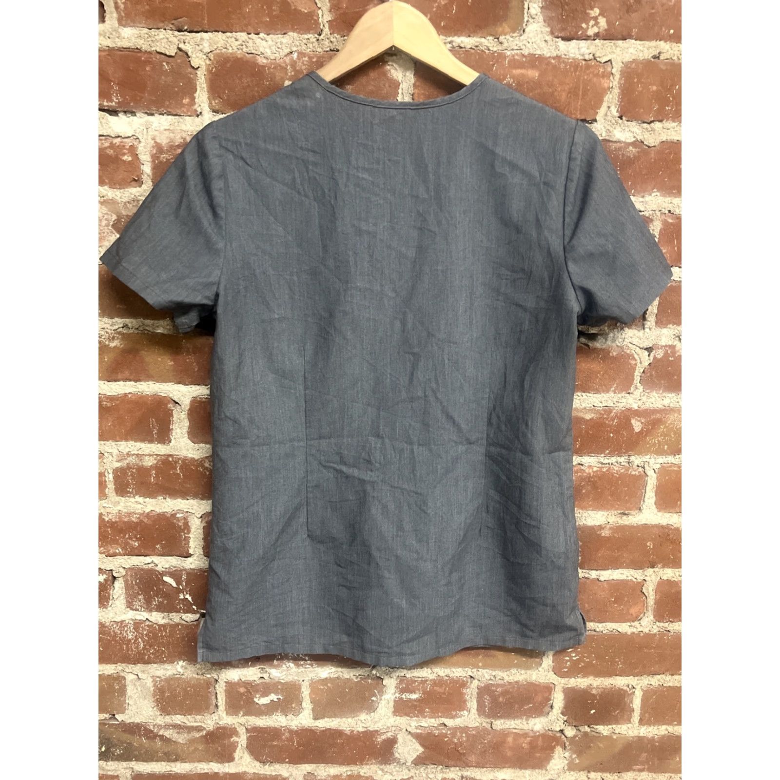 Vintage FIGS Scrub Top Womens Gray V Neck Three Pocket Size XS FW1100 Casma Comfort Surgical Medical Shirt Size XS / US 0-2 / IT 36-38 - 2 Thumbnail