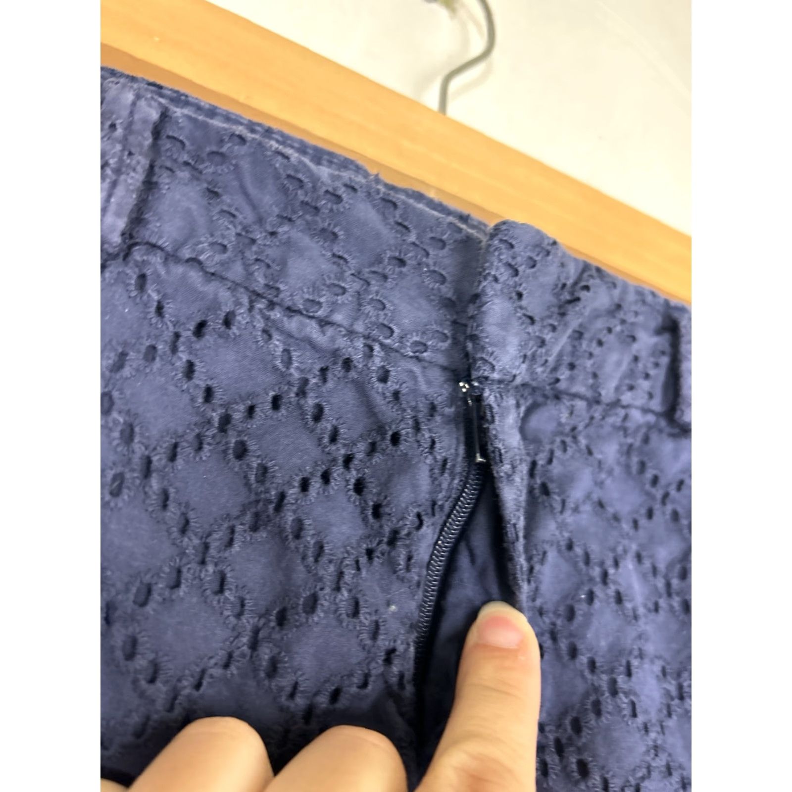 Banana Republic Banana Republic Shorts Navy Blue Eye-lit Petite 0 Chino Summer 28x4 Mid-rise Womens Size 25" / US 0 / IT 36 - 6 Thumbnail