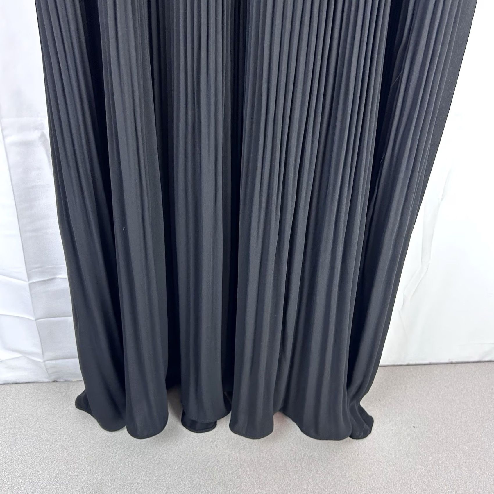 Elie Tahari Elie Tahari Black Pleated Maxi Dress Sleeveless V-Neck Formal Sz Medium M Women Size M / US 6-8 / IT 42-44 - 2 Thumbnail
