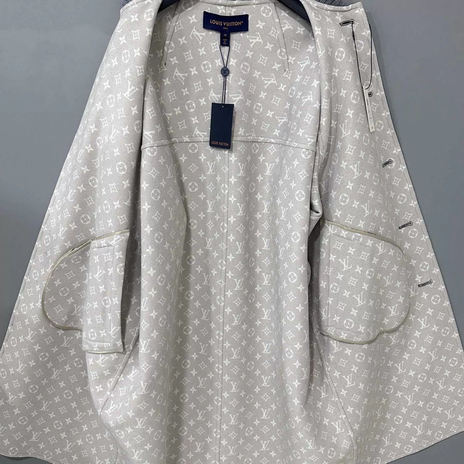 Louis Vuitton LV monogram print gray lined buttoned wool coat 38 Size S / US 4 / IT 40 - 6 Thumbnail