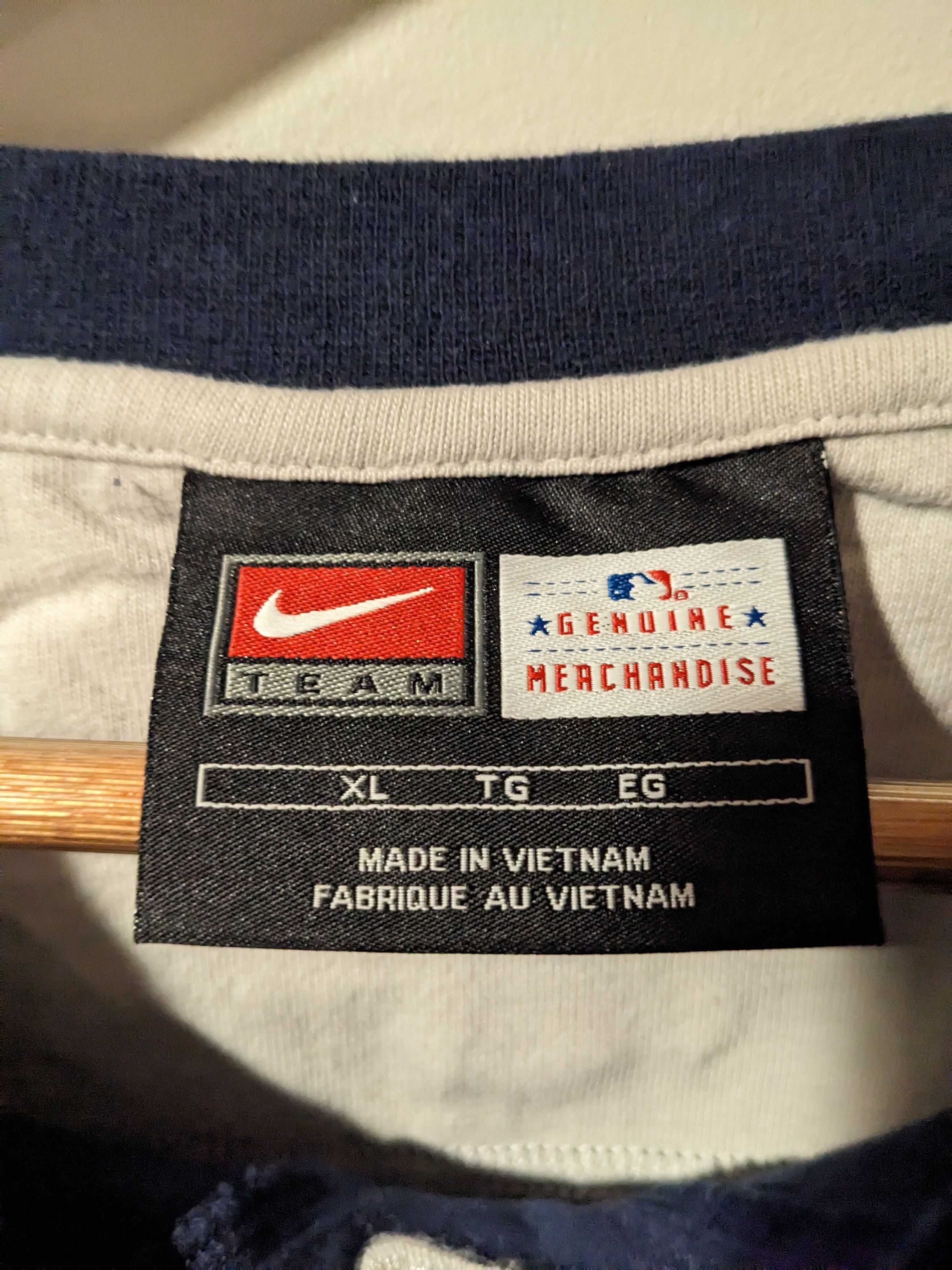 MLB × Nike × Vintage Vintage Y2K New York Yankees Nike Center Swoosh T-Shirt Size US XL / EU 56 / 4 - 4 Thumbnail