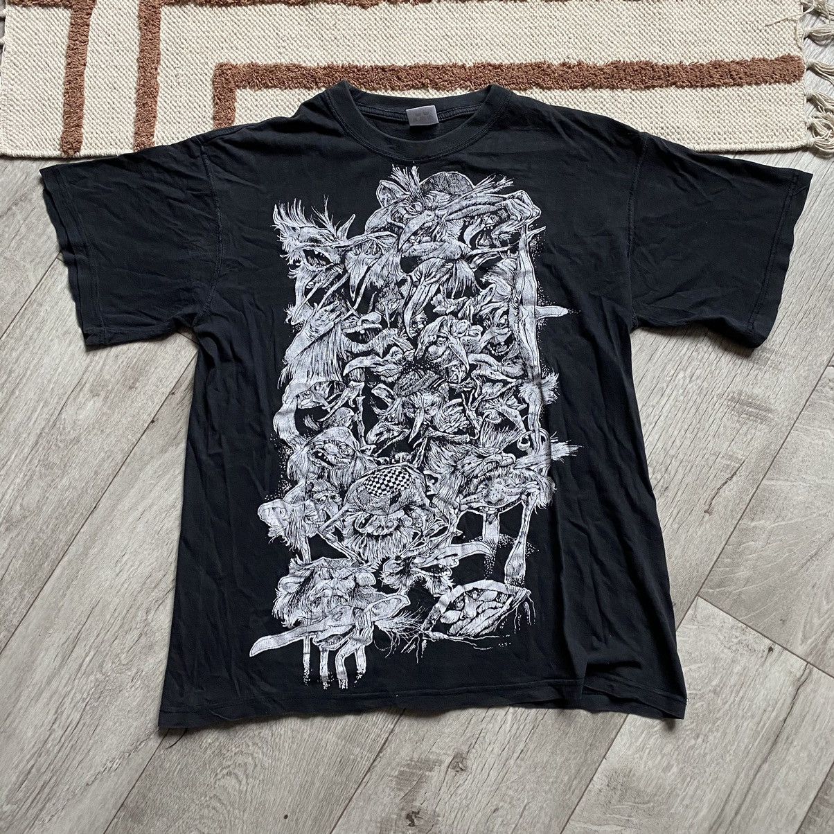Vintage VERY RARE MUSHROOMS CREEPY FACES 90s VISUAL TRIP T SHIRT Size US L / EU 52-54 / 3 - 1 Thumbnail