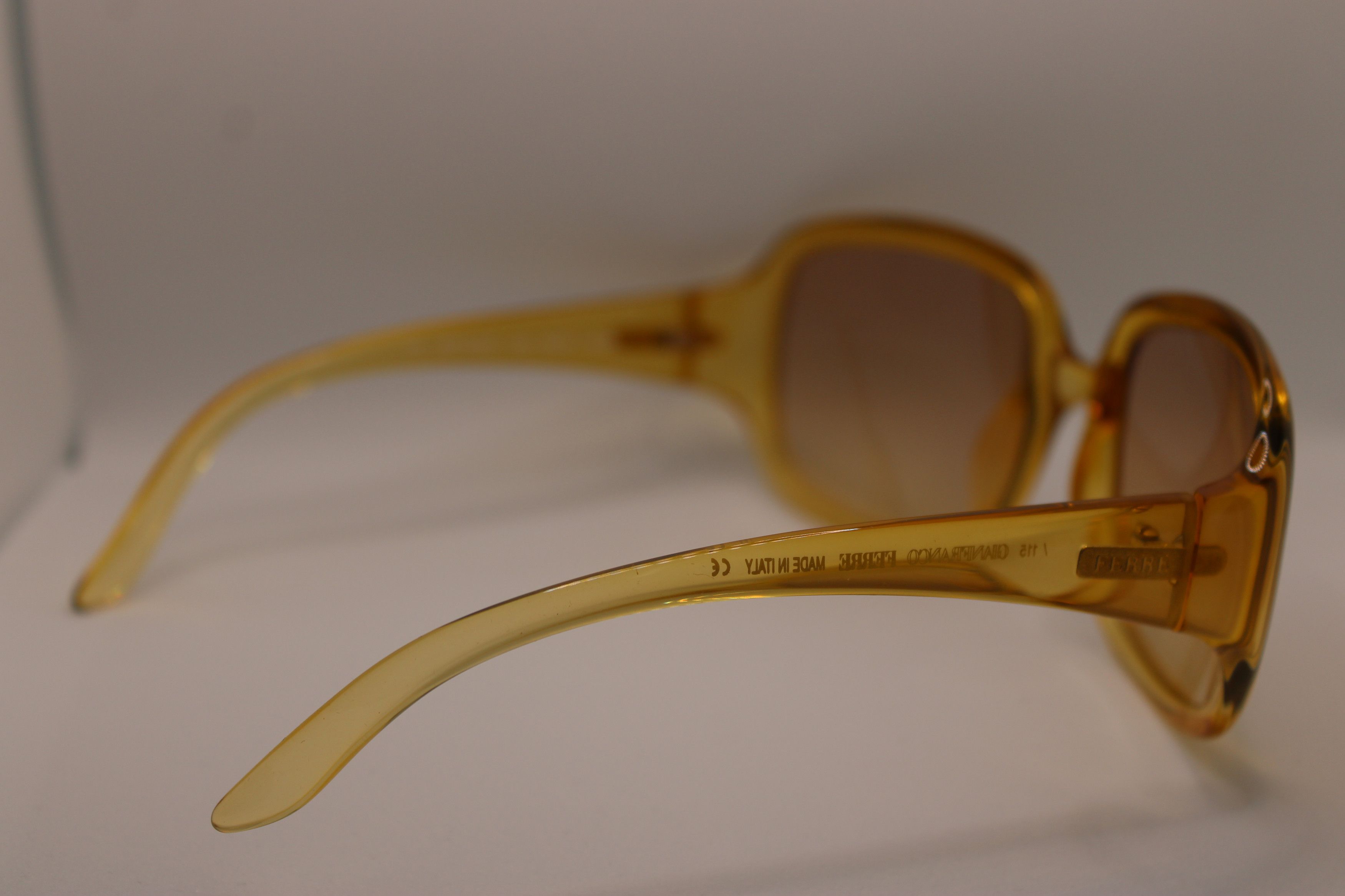 Gianfranco Ferre Fantastic Vtg. Gianfranco Ferre Yellow Sunglasses Size ONE SIZE - 12 Thumbnail