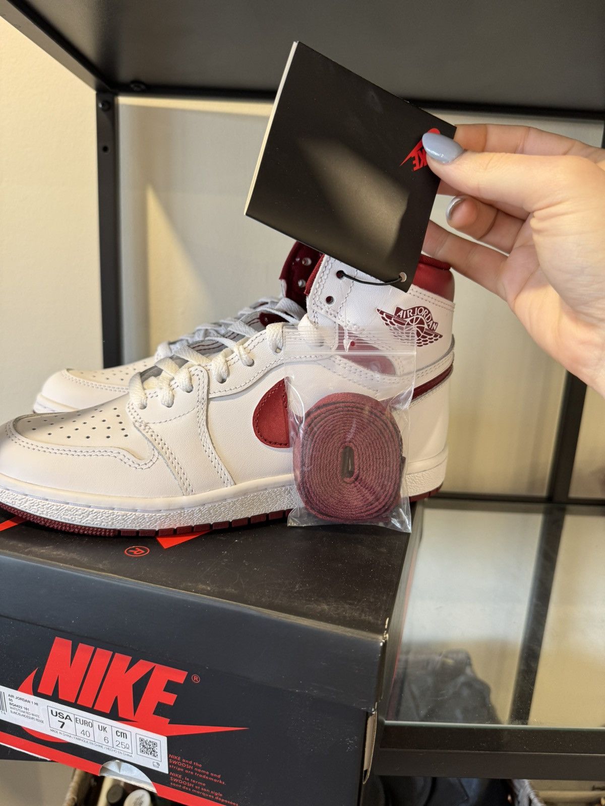 Jordan Brand Nike Air Jordan 1 High '85 "Metallic Burgundy" Red-White Size US 7 / EU 40 - 4 Thumbnail