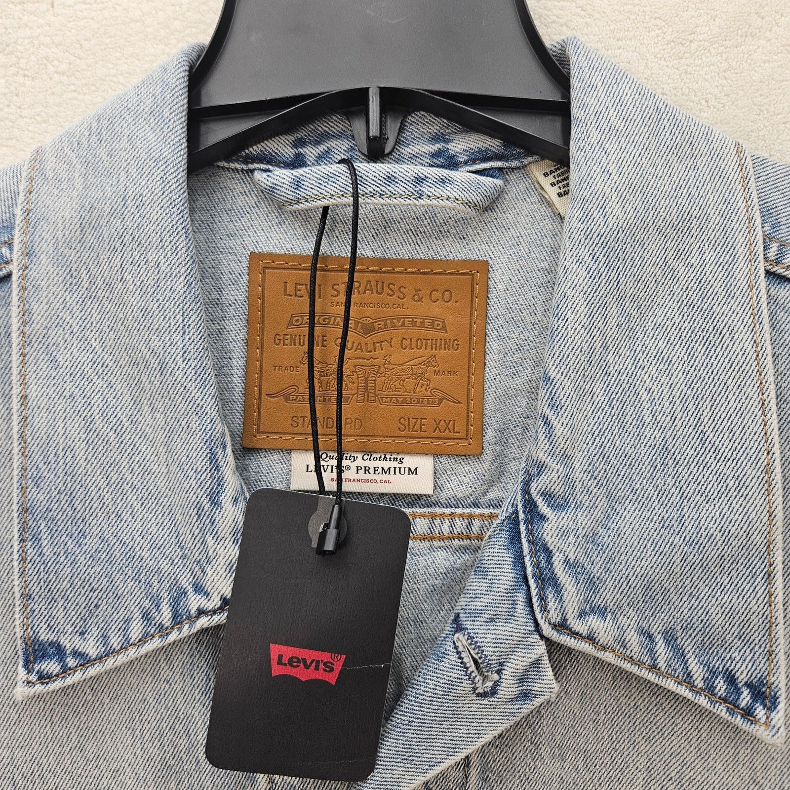 Levi's LEVI'S MEN'S XXL PREMIUM TRUCKER JACKET NWT LIGHT WASH Size US XXL / EU 58 / 5 - 2 Thumbnail