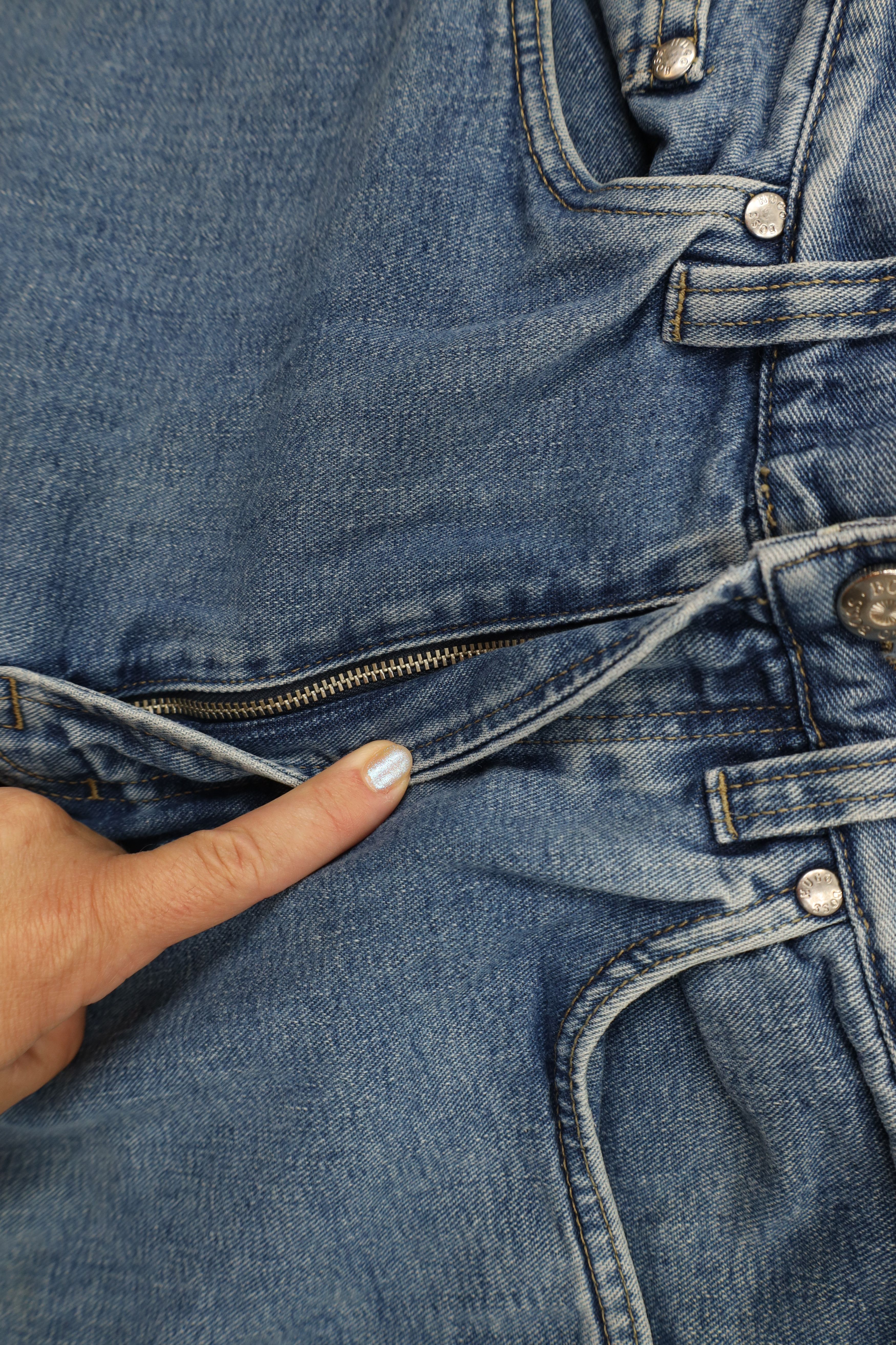 Hugo Boss Vintage Hugo Boss Spell Out Straight Leg Denim Jeans Blue Size US 32 / EU 48 - 8 Thumbnail
