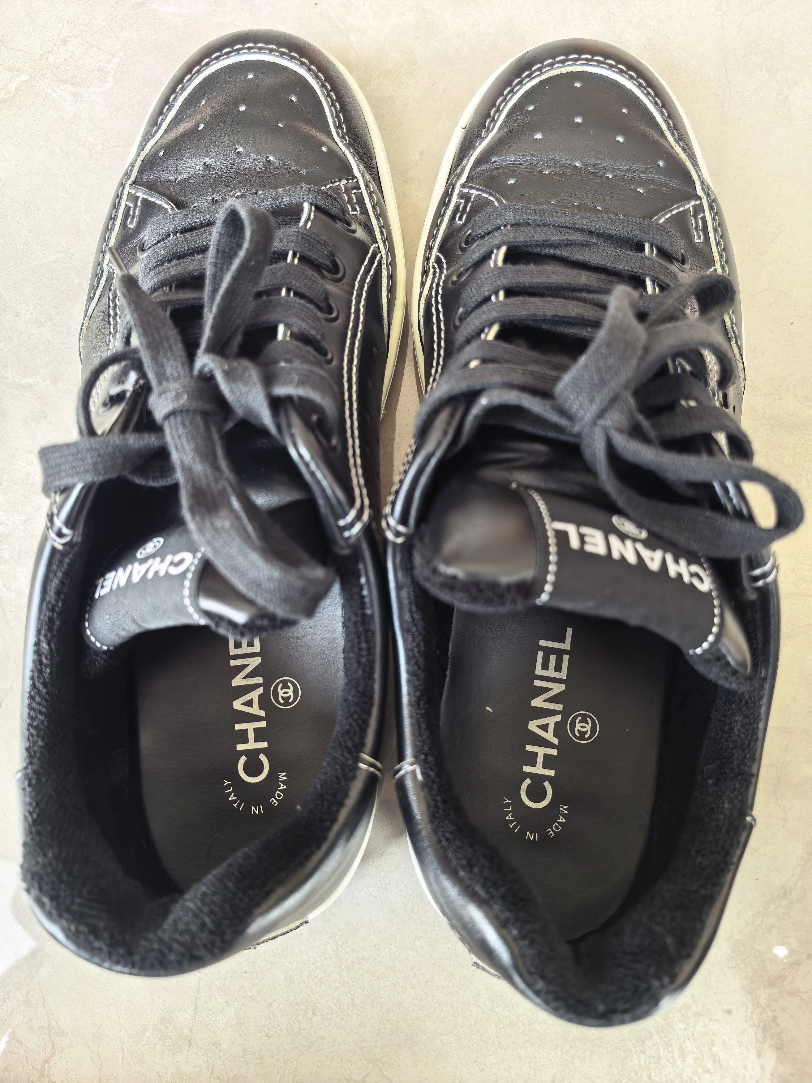 Chanel Chanel Leather Logo Back Sneakers 42 (Fits 43) Size US 9 / EU 42 - 5 Thumbnail