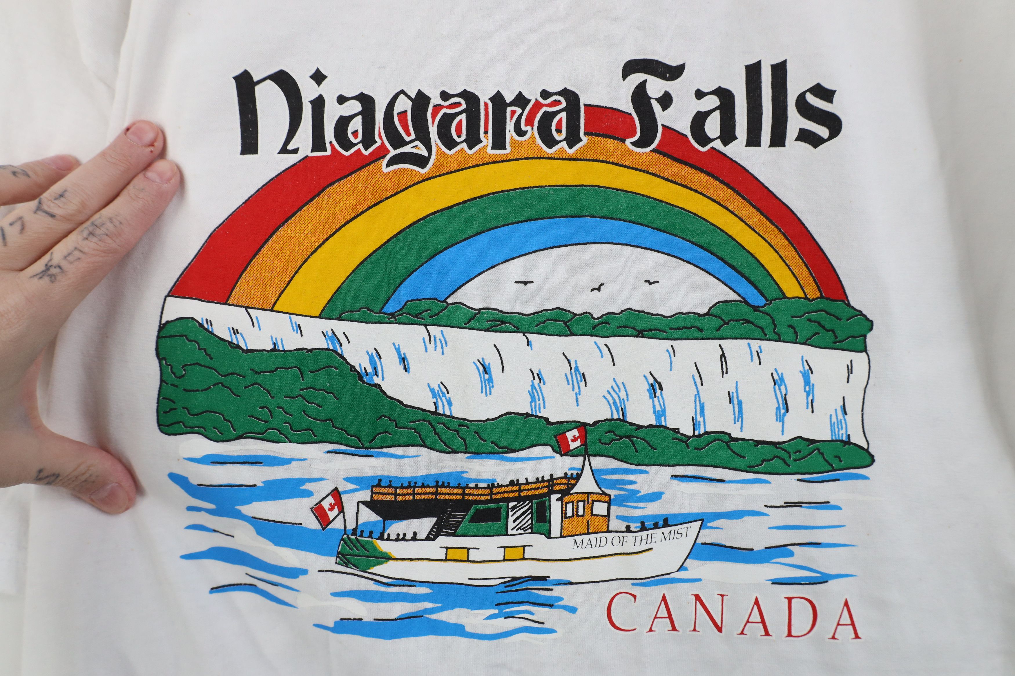 Vintage Vintage 90s Streetwear Niagara Falls Canada Rainbow T-Shirt Size US L / EU 52-54 / 3 - 4 Thumbnail