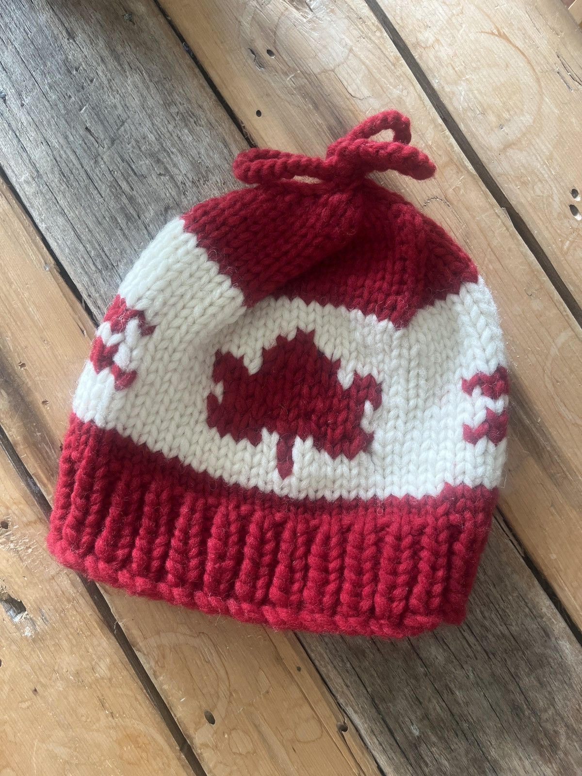 Granted Sweater Company Wool Canadian Maple Leaf Toque Size ONE SIZE - 1 Thumbnail