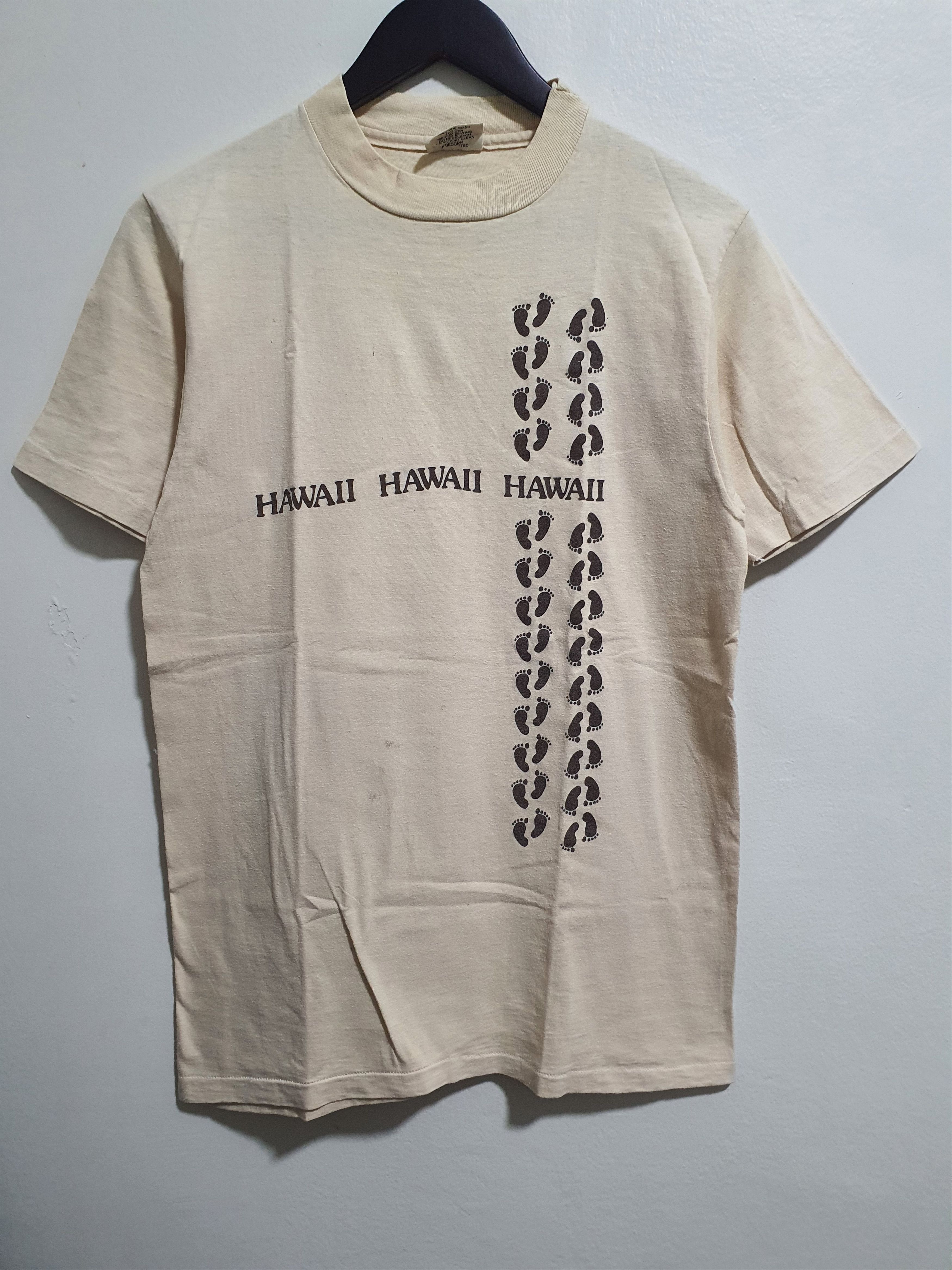 Hanes × Vintage HAWAII HANES 80’S FOOTPRINT 18”/28” VINTAGE T-SHIRT Size US M / EU 48-50 / 2 - 2 Thumbnail