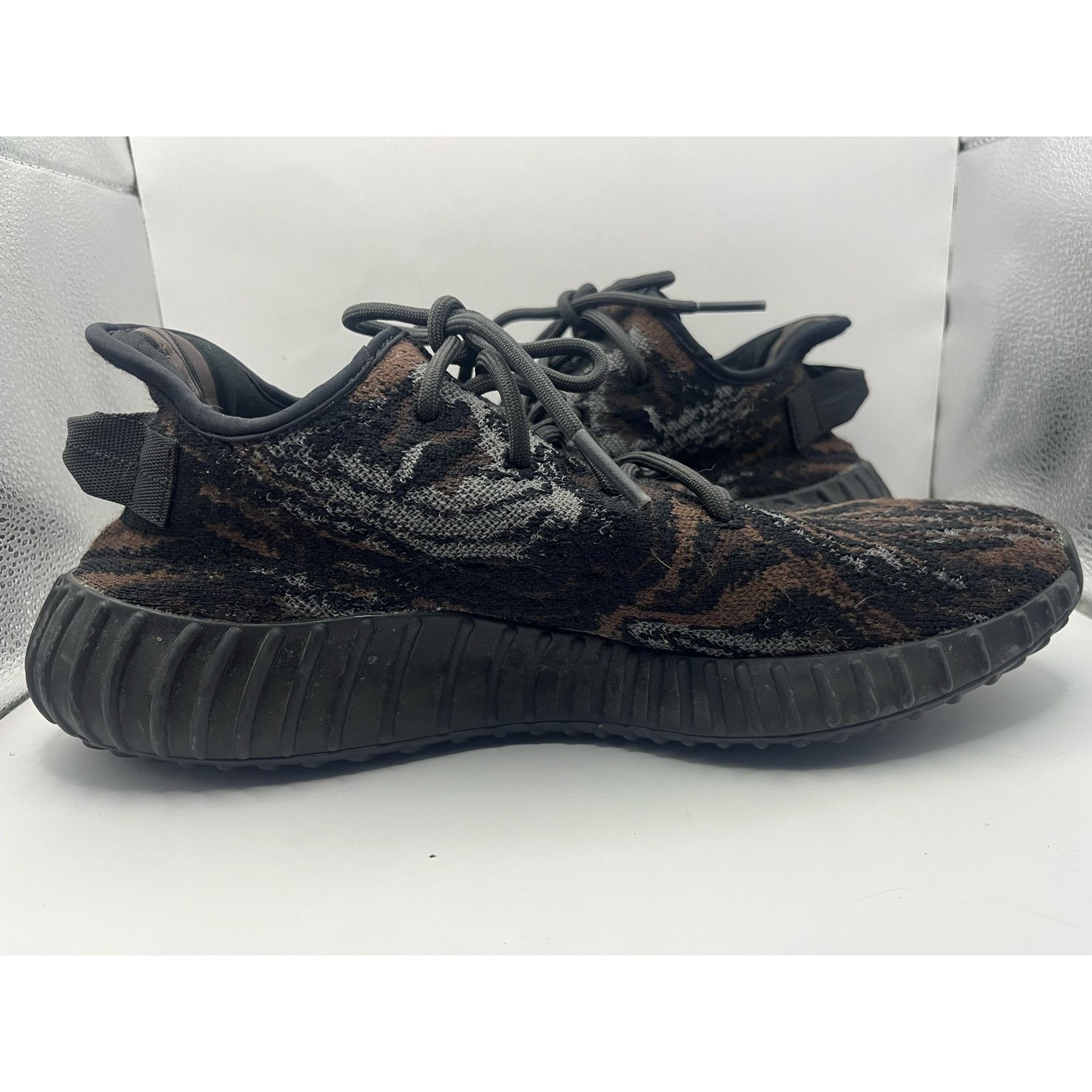 Adidas Adidas Yeezy Boost 350 V2 Black Sneaker MX Rock Mens USED Size US 11 / EU 44 - 4 Thumbnail