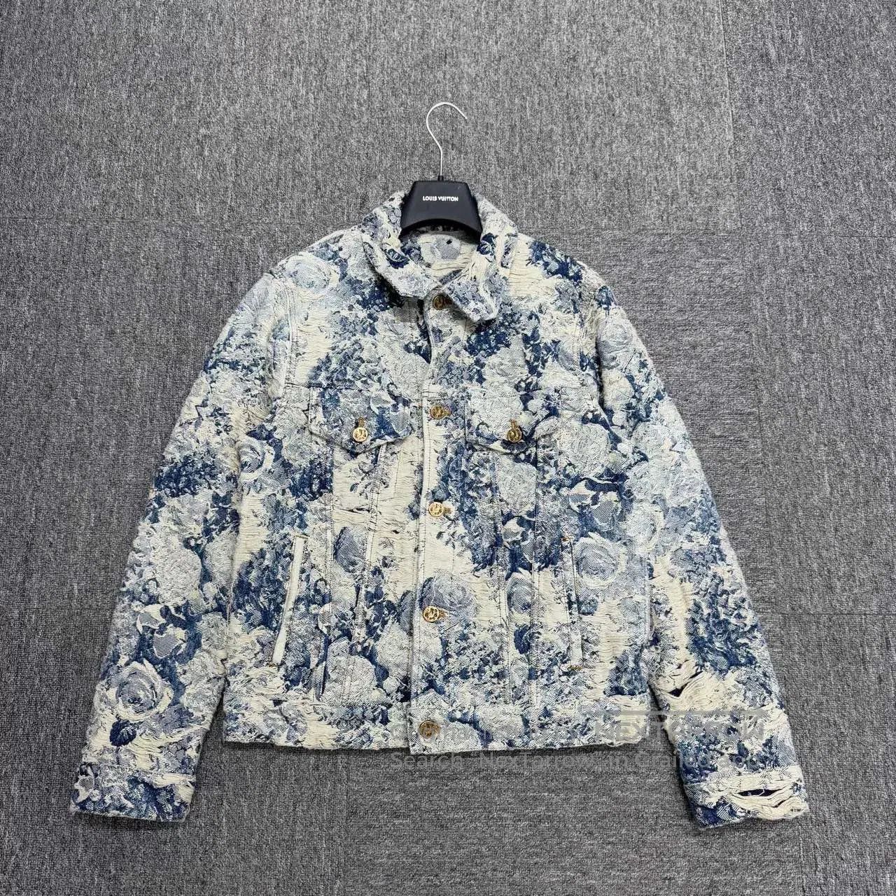 Louis Vuitton louis vuitton floral denim jacket size 44. Size US L / EU 52-54 / 3 - 1 Thumbnail