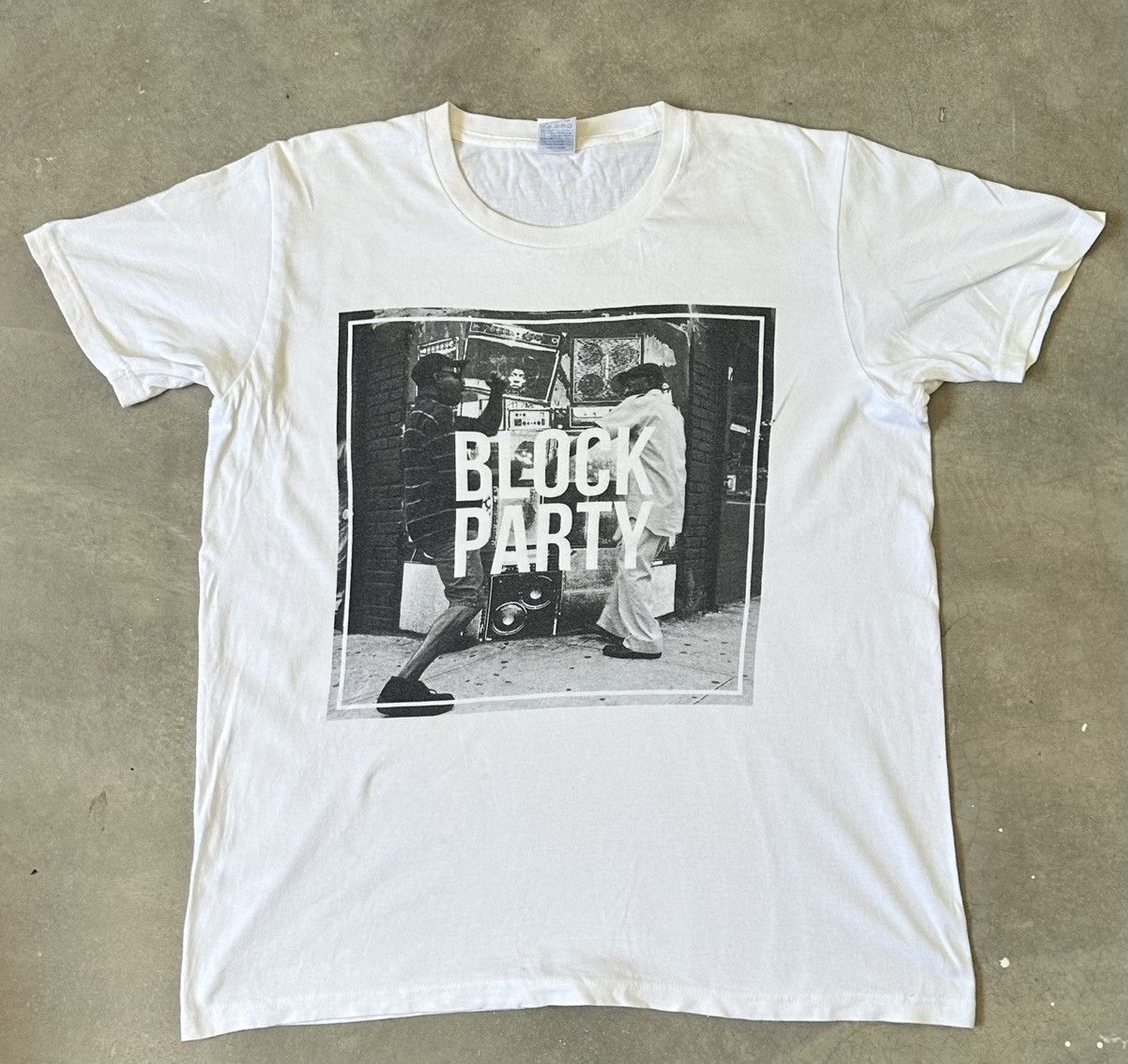 Vintage VINTAGE BLOCK PARTY GRAPHIC TEE Size US XL / EU 56 / 4 - 1 Thumbnail